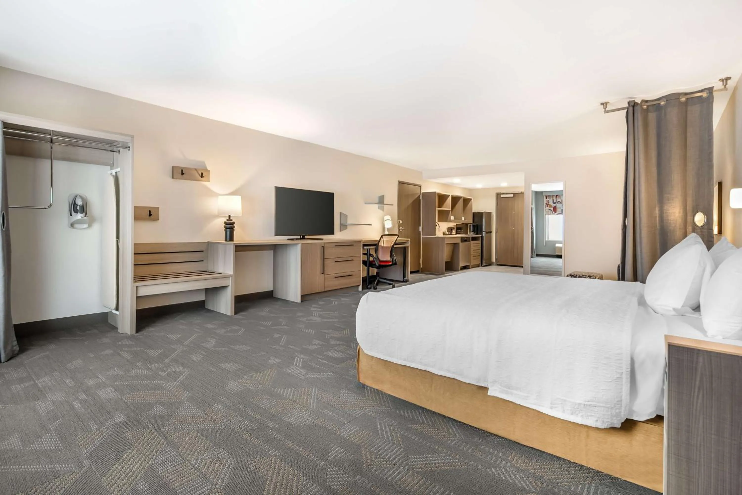 Bed in Home2 Suites By Hilton Reynoldsburg Columbus East