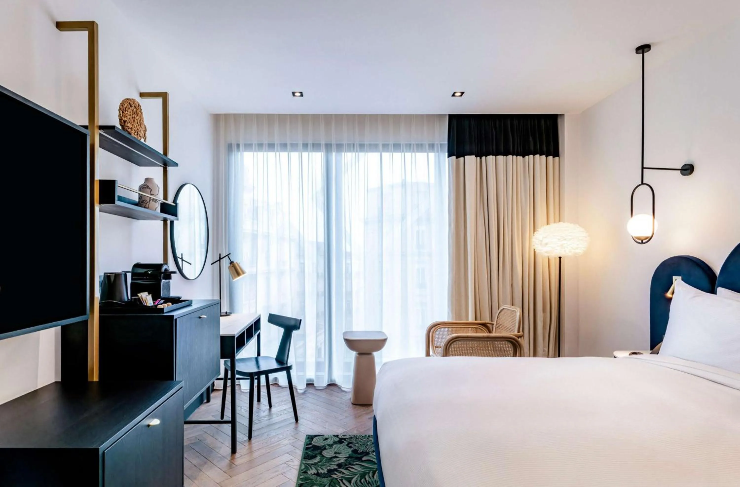 Living room, Bed in Doubletree By Hilton Nice Centre Iconic