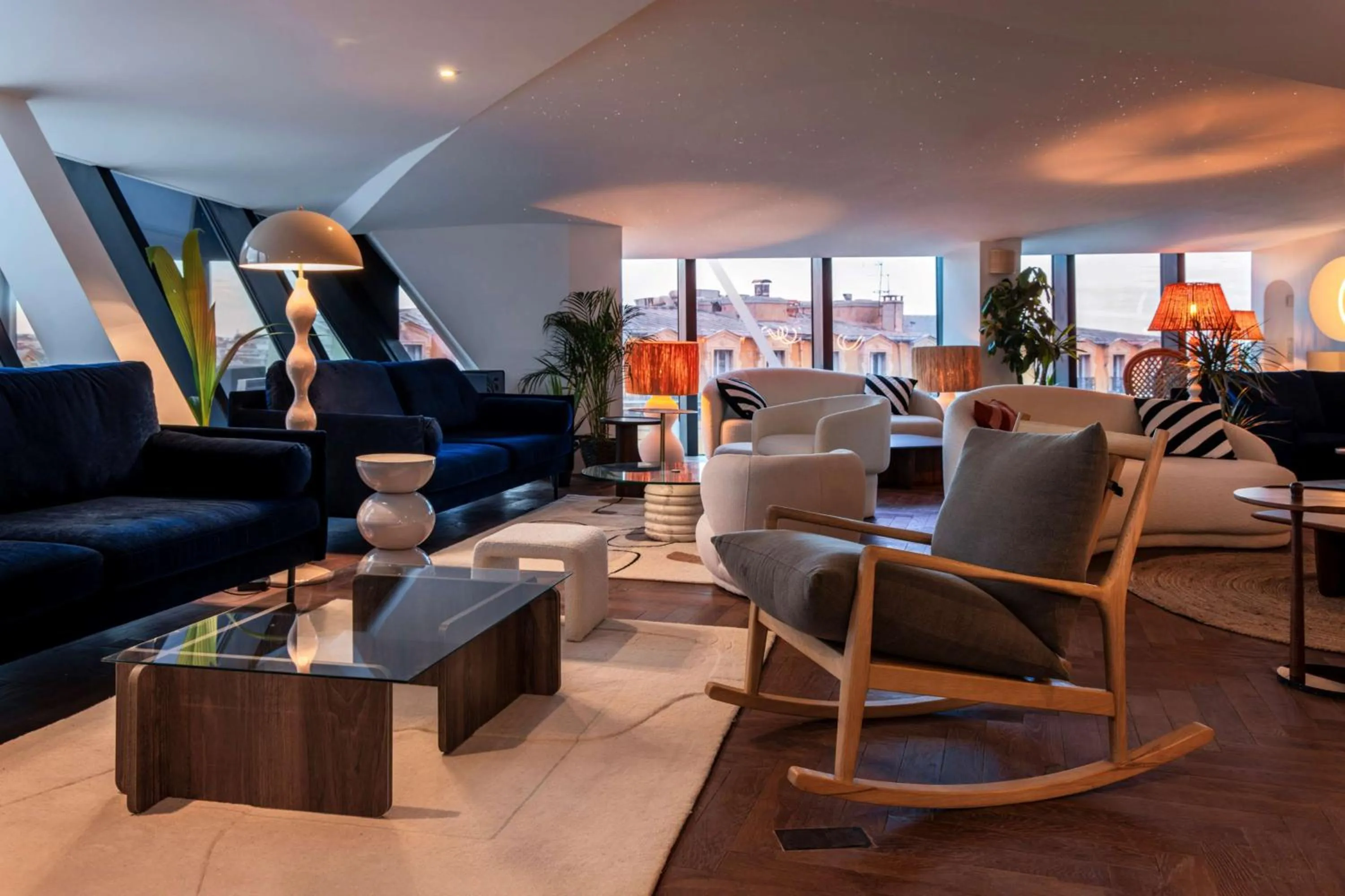 Lounge or bar in Doubletree By Hilton Nice Centre Iconic