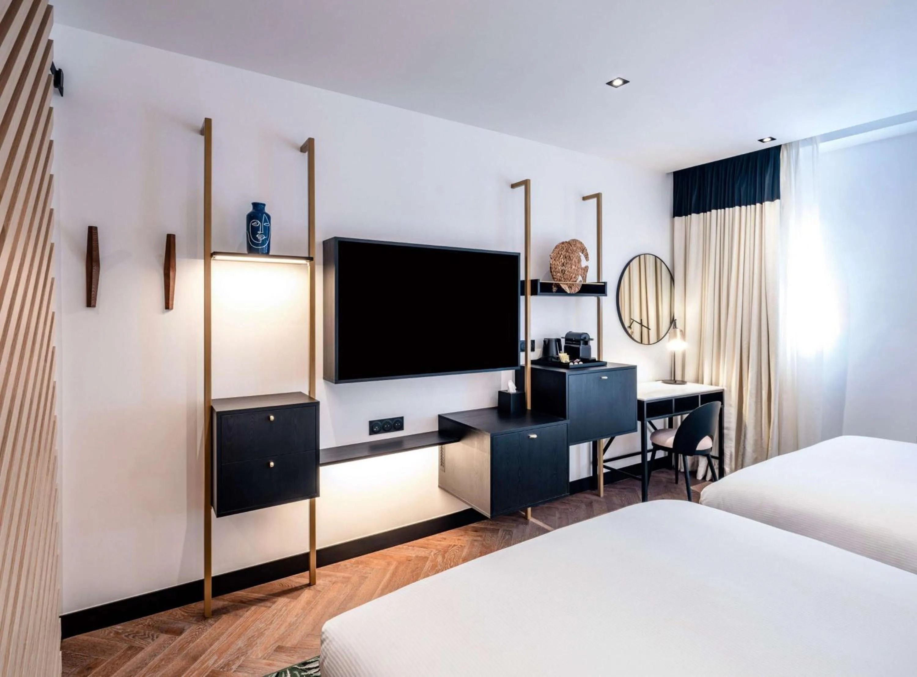 Bed in Doubletree By Hilton Nice Centre Iconic