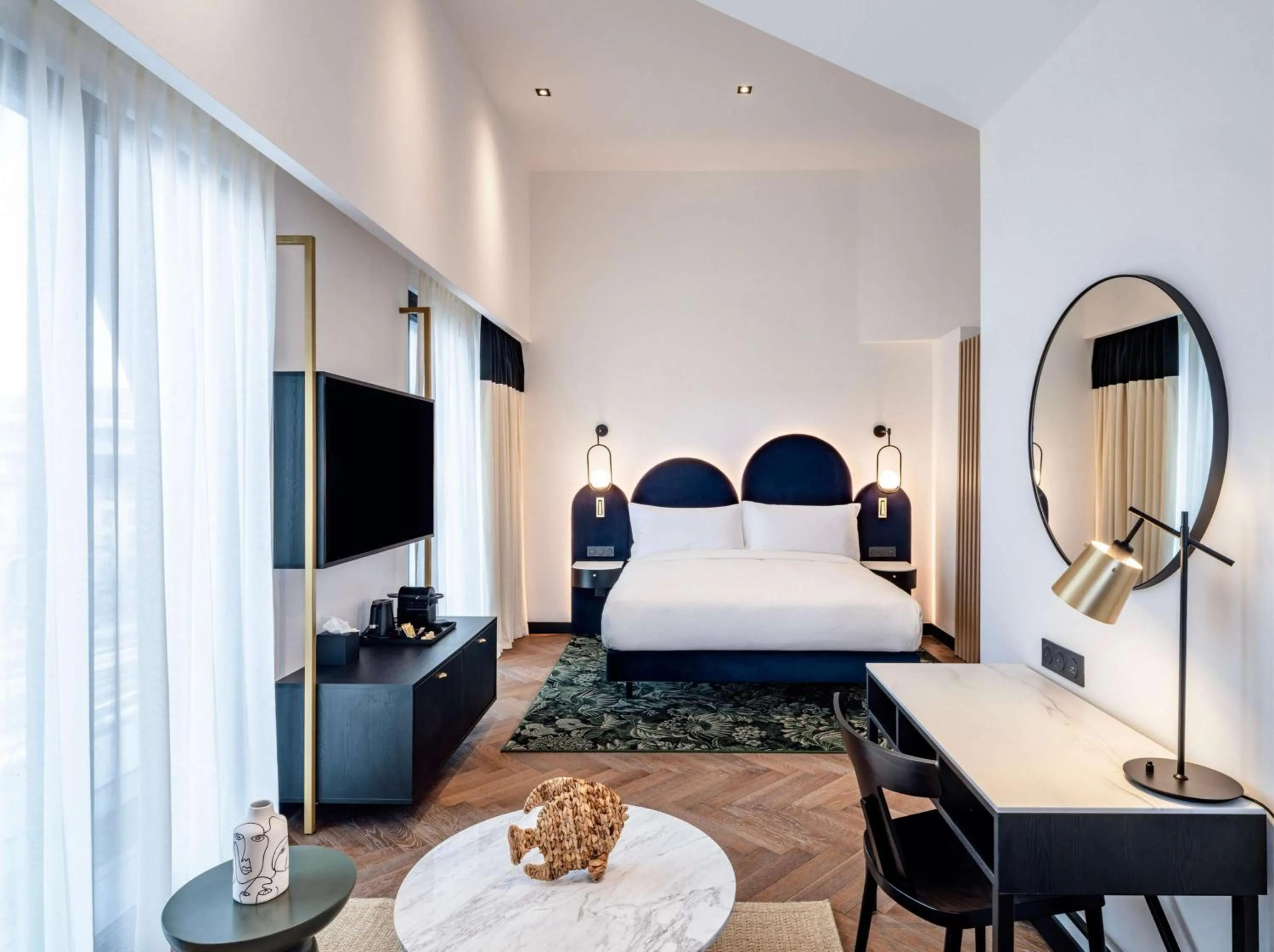 Bedroom, Bed in Doubletree By Hilton Nice Centre Iconic