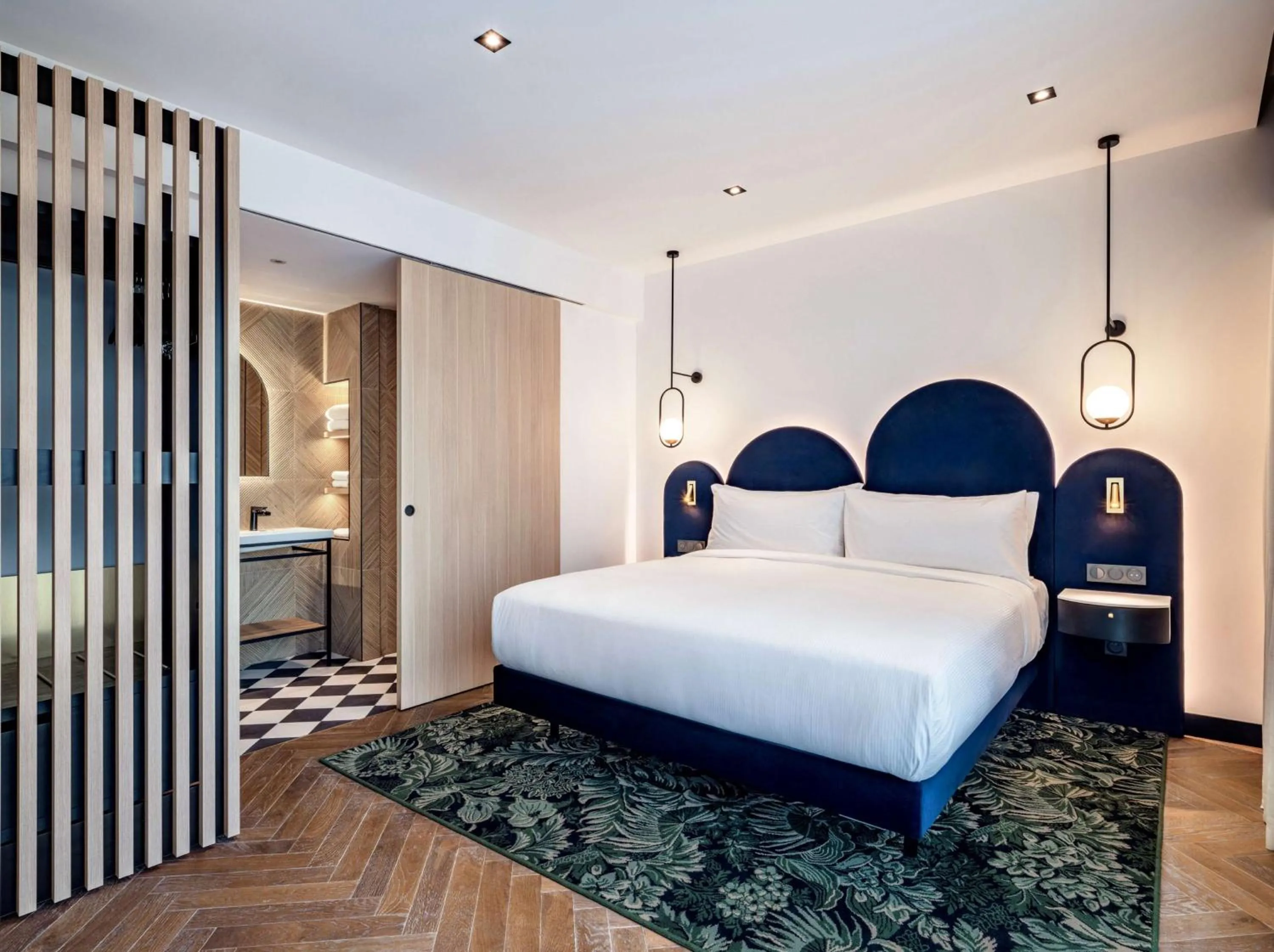 Bed in Doubletree By Hilton Nice Centre Iconic