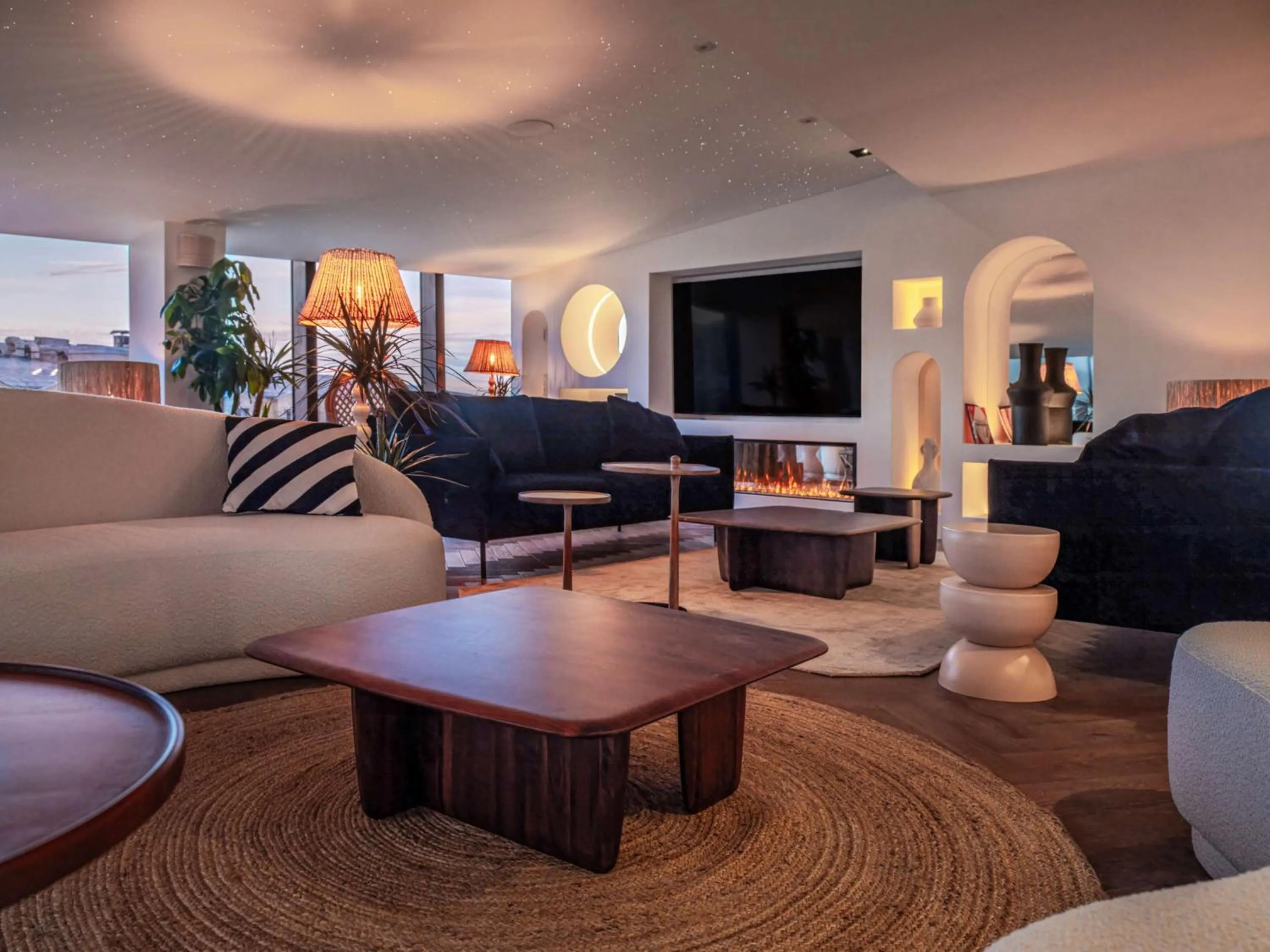 Lounge or bar in Doubletree By Hilton Nice Centre Iconic