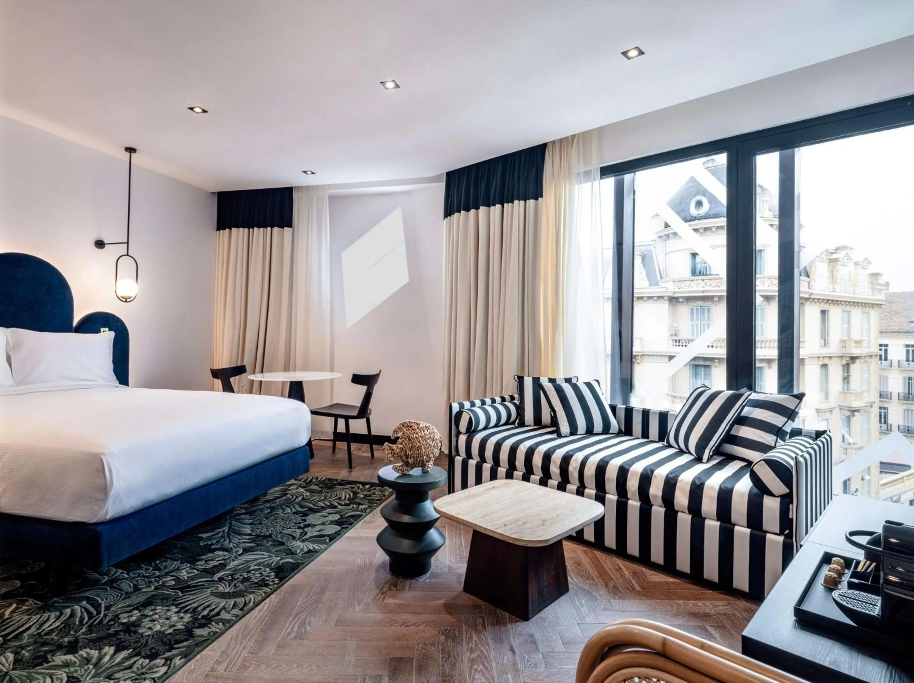 Bed in Doubletree By Hilton Nice Centre Iconic