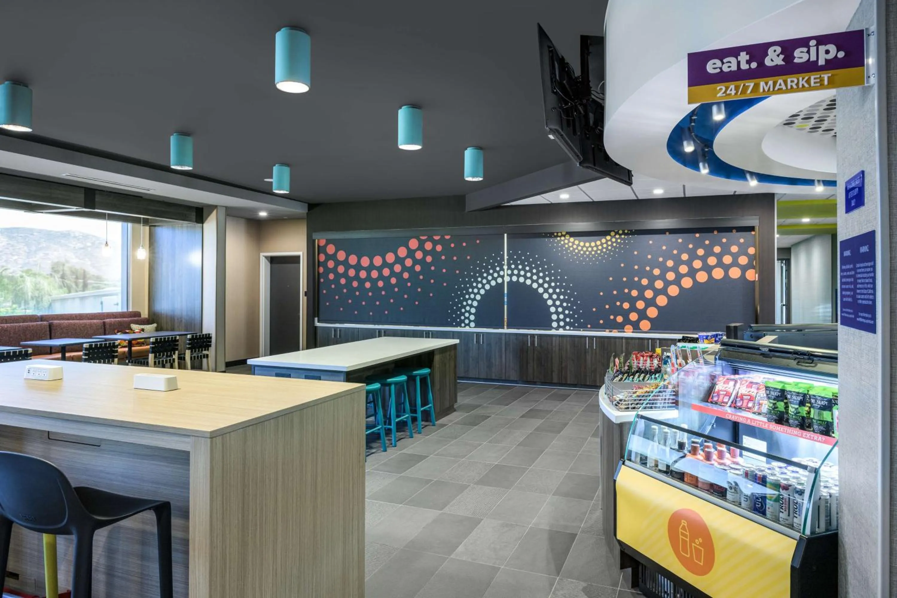 Dining area in Tru by Hilton Norco Eastvale