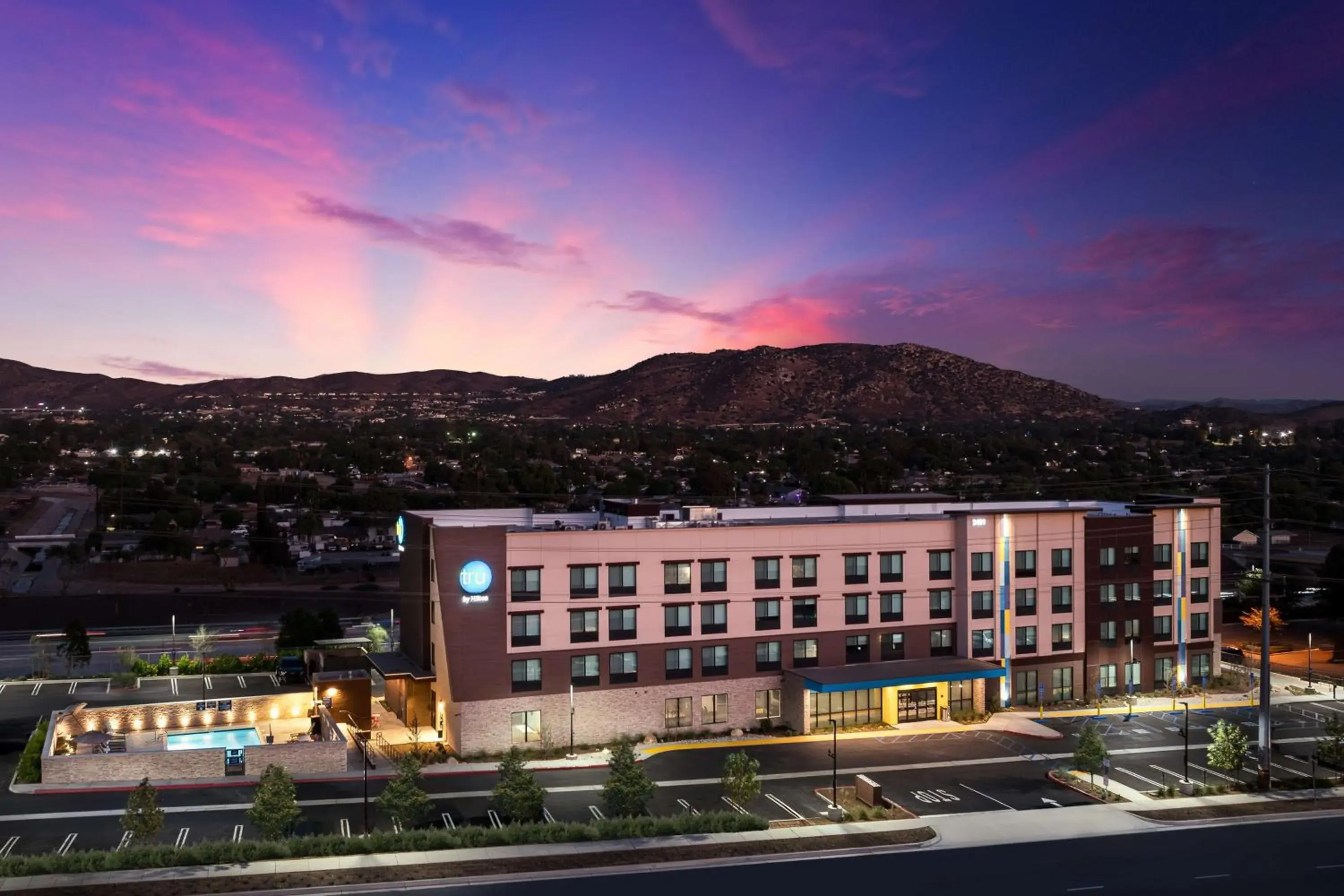 Property building in Tru by Hilton Norco Eastvale Property building in Tru by Hilton Norco Eastvale