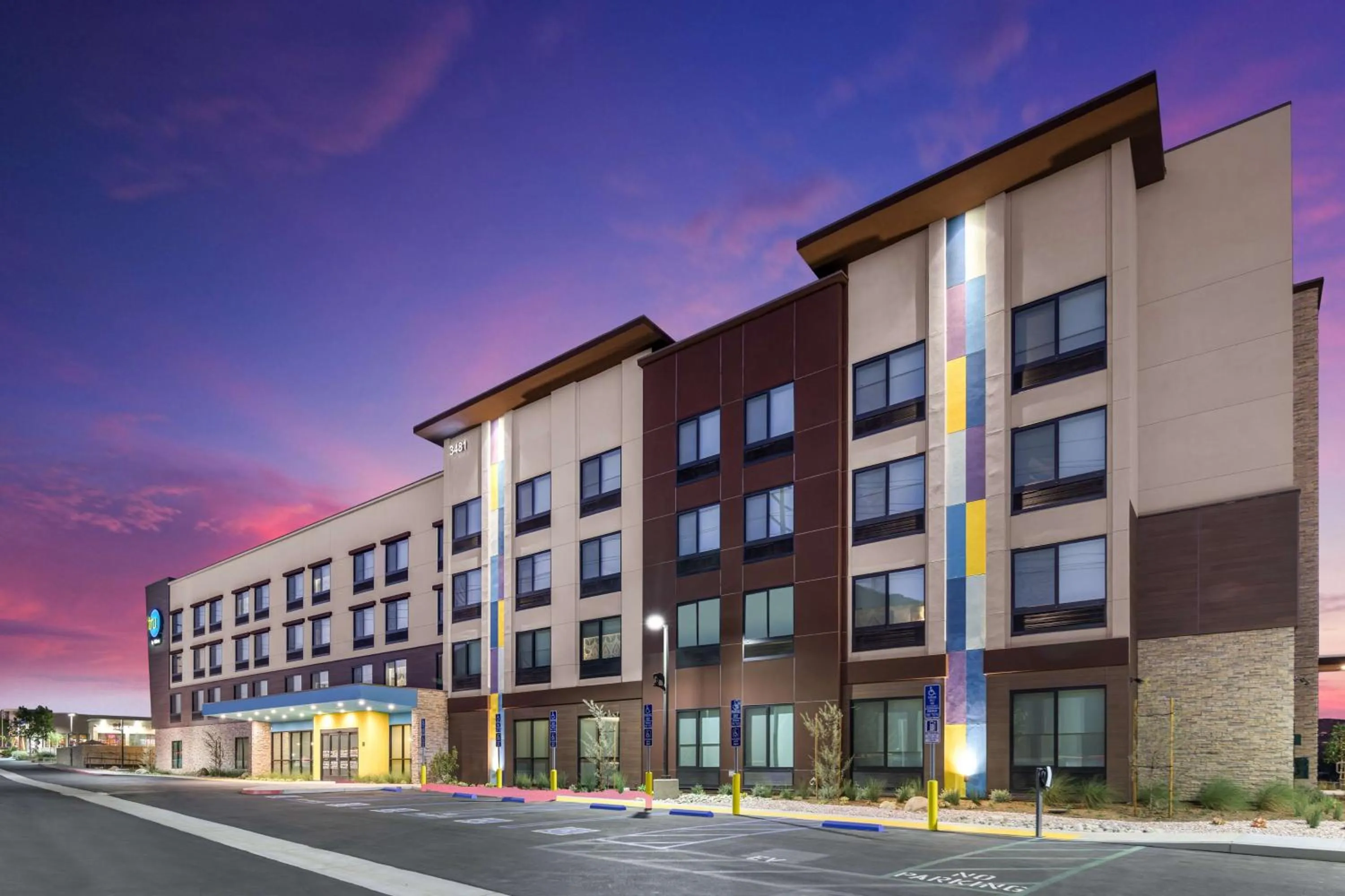 Property building in Tru by Hilton Norco Eastvale