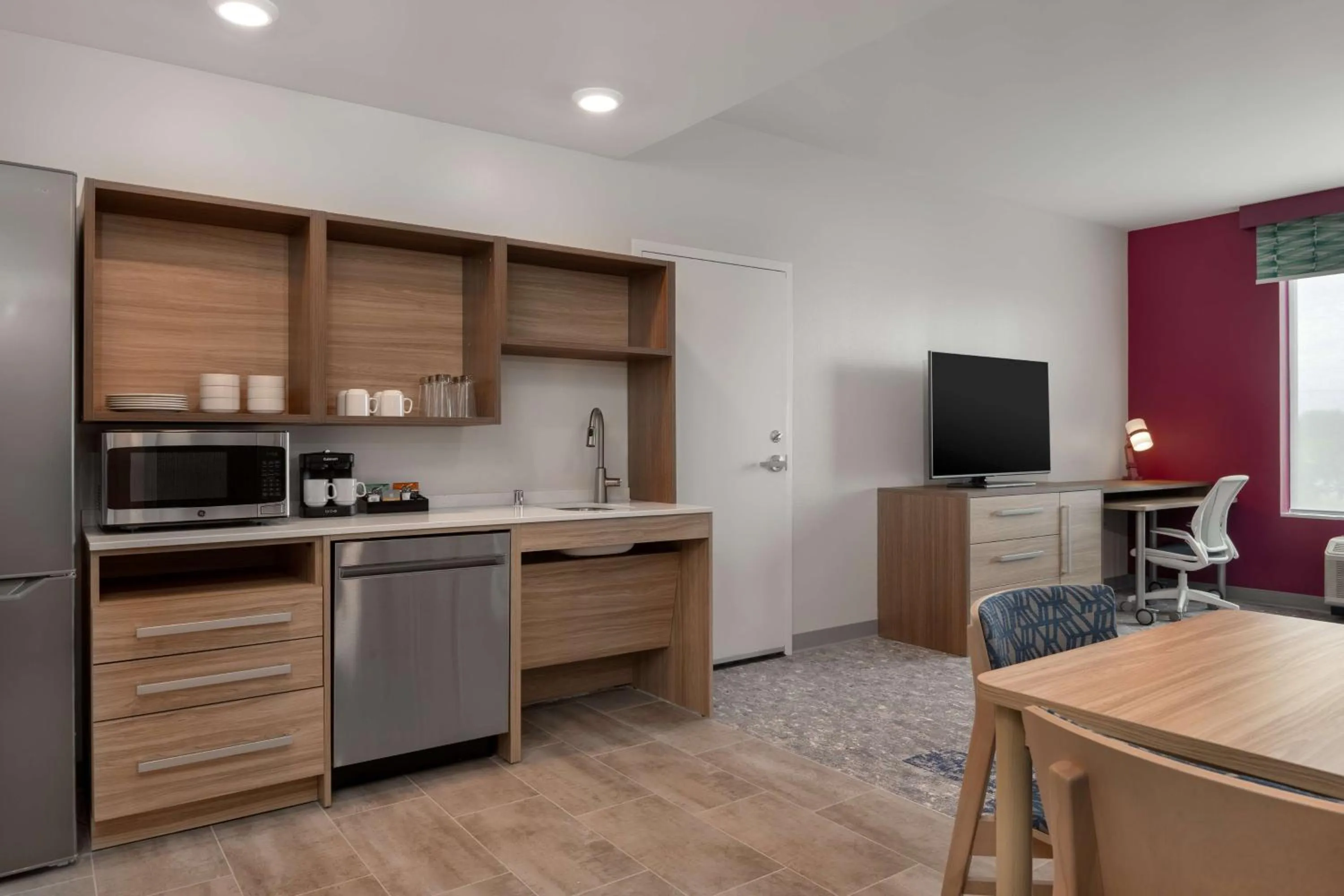 Kitchen or kitchenette in Home2 Suites By Hilton Sheboygan