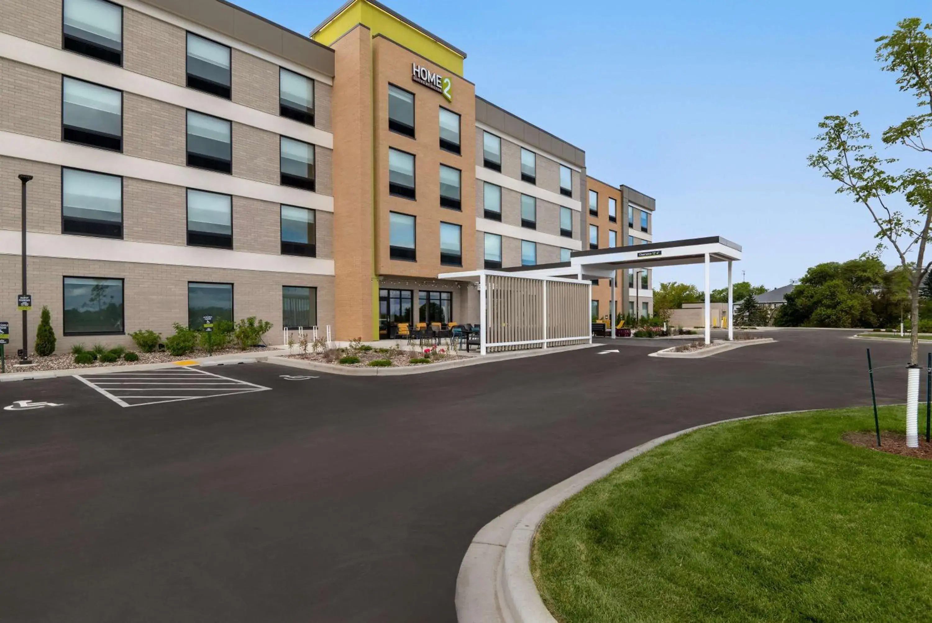 Property building in Home2 Suites By Hilton Sheboygan Property building in Home2 Suites By Hilton Sheboygan