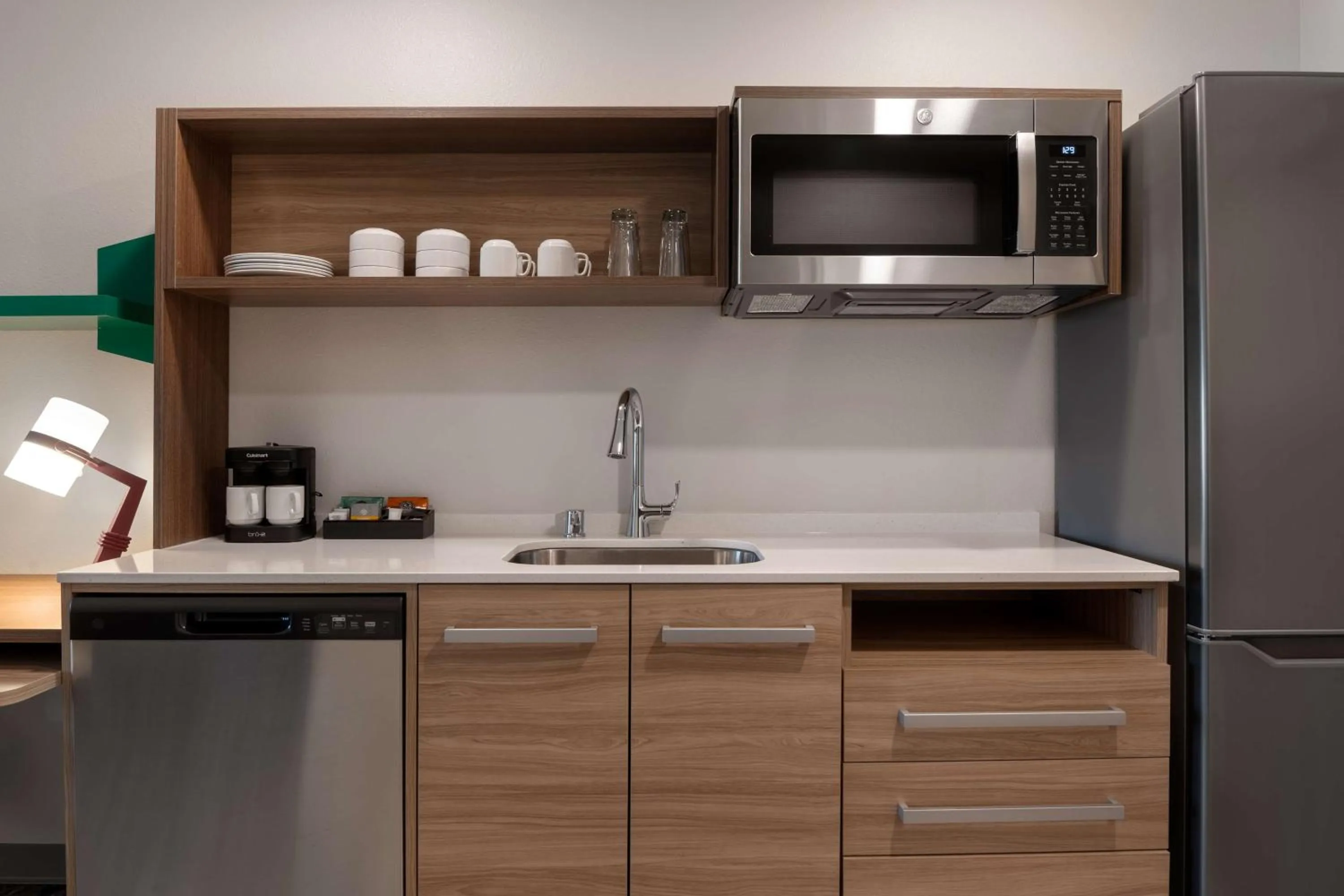 Kitchen or kitchenette in Home2 Suites By Hilton Sheboygan