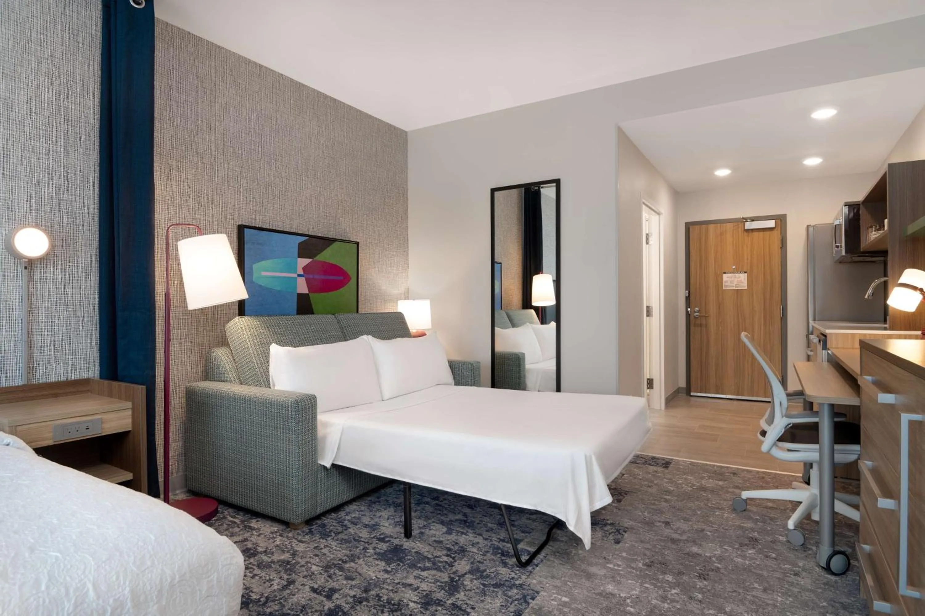 Living room, Bed in Home2 Suites By Hilton Sheboygan