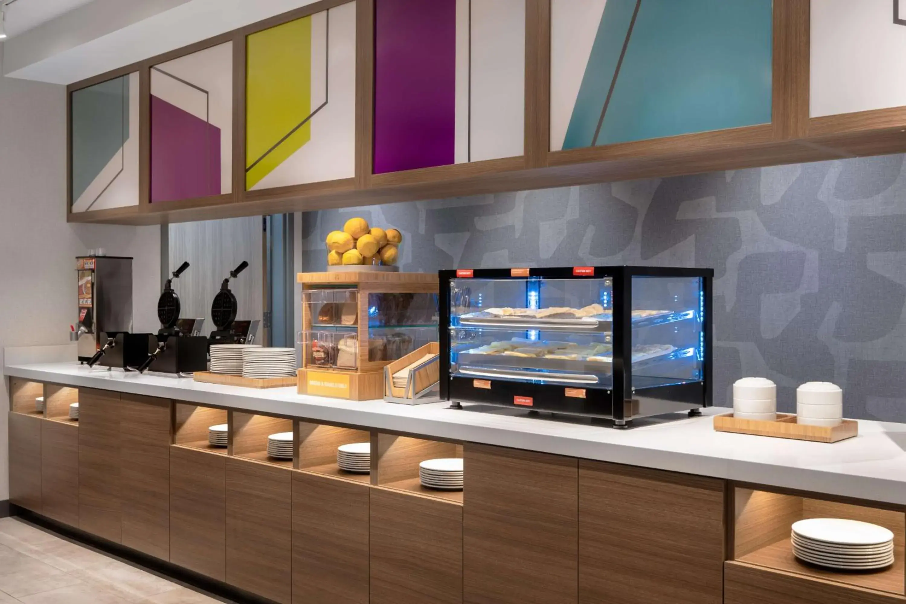 Breakfast in Home2 Suites By Hilton Sheboygan Breakfast in Home2 Suites By Hilton Sheboygan