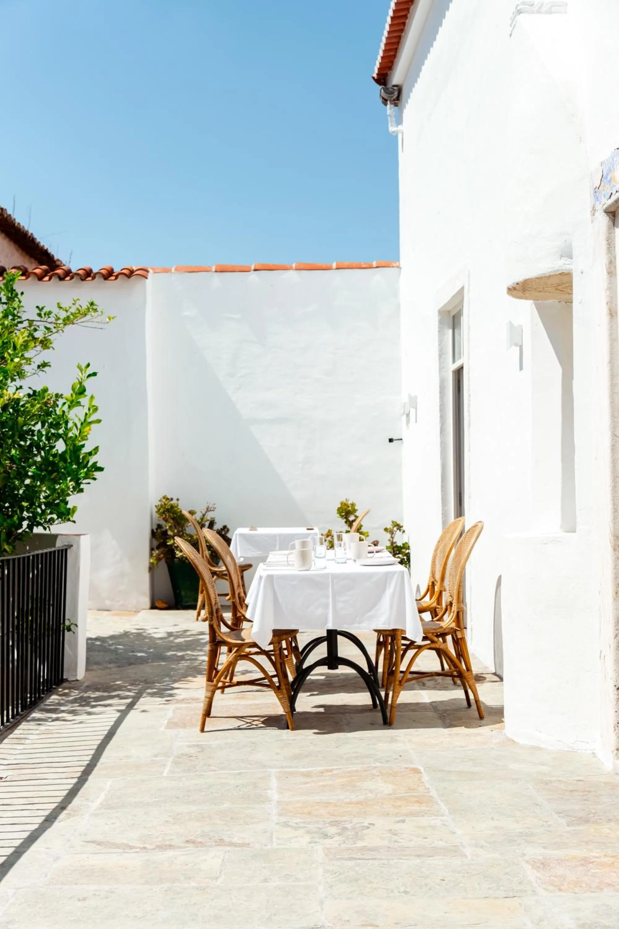 Dining area in Amada Moura