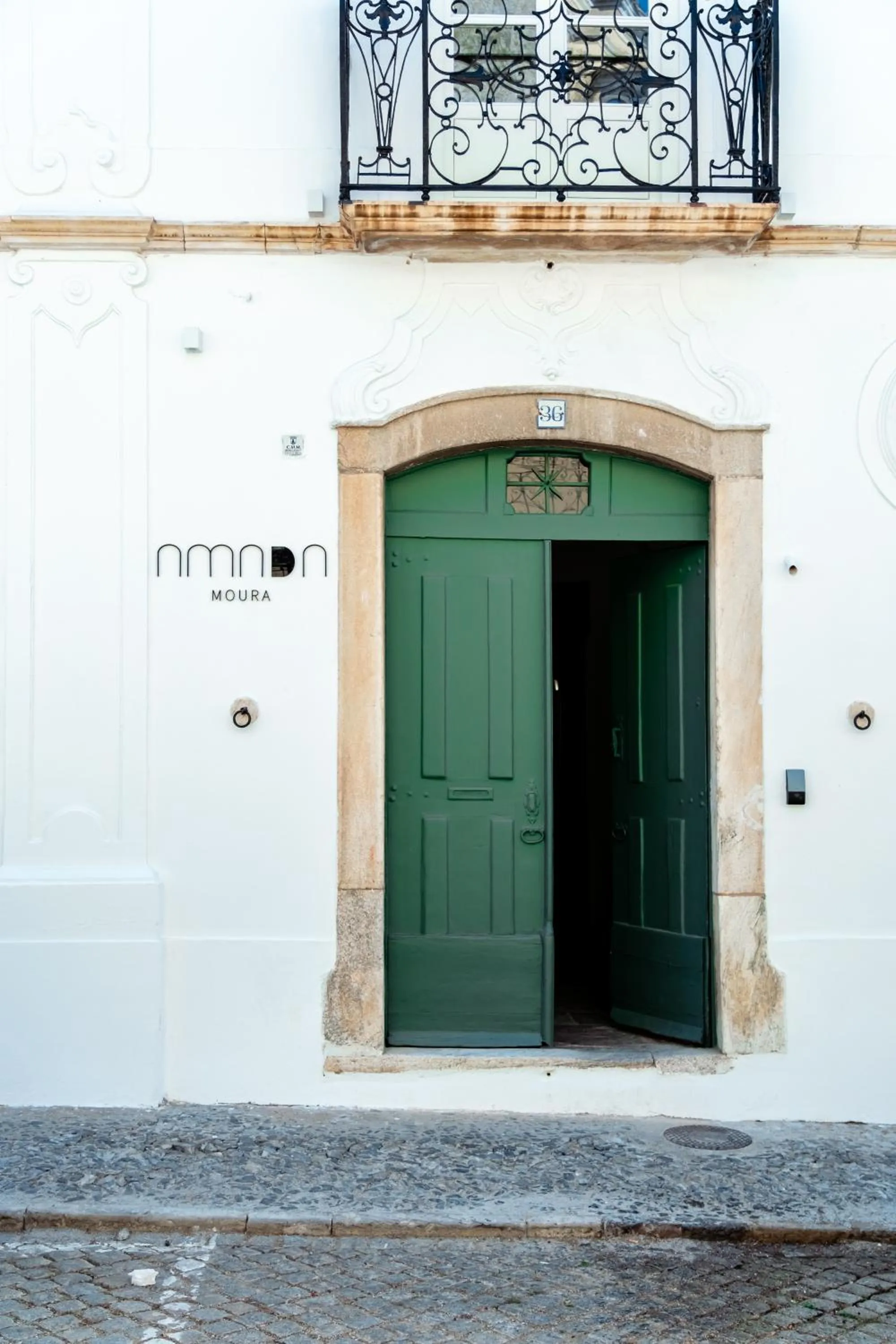 Facade/entrance in Amada Moura