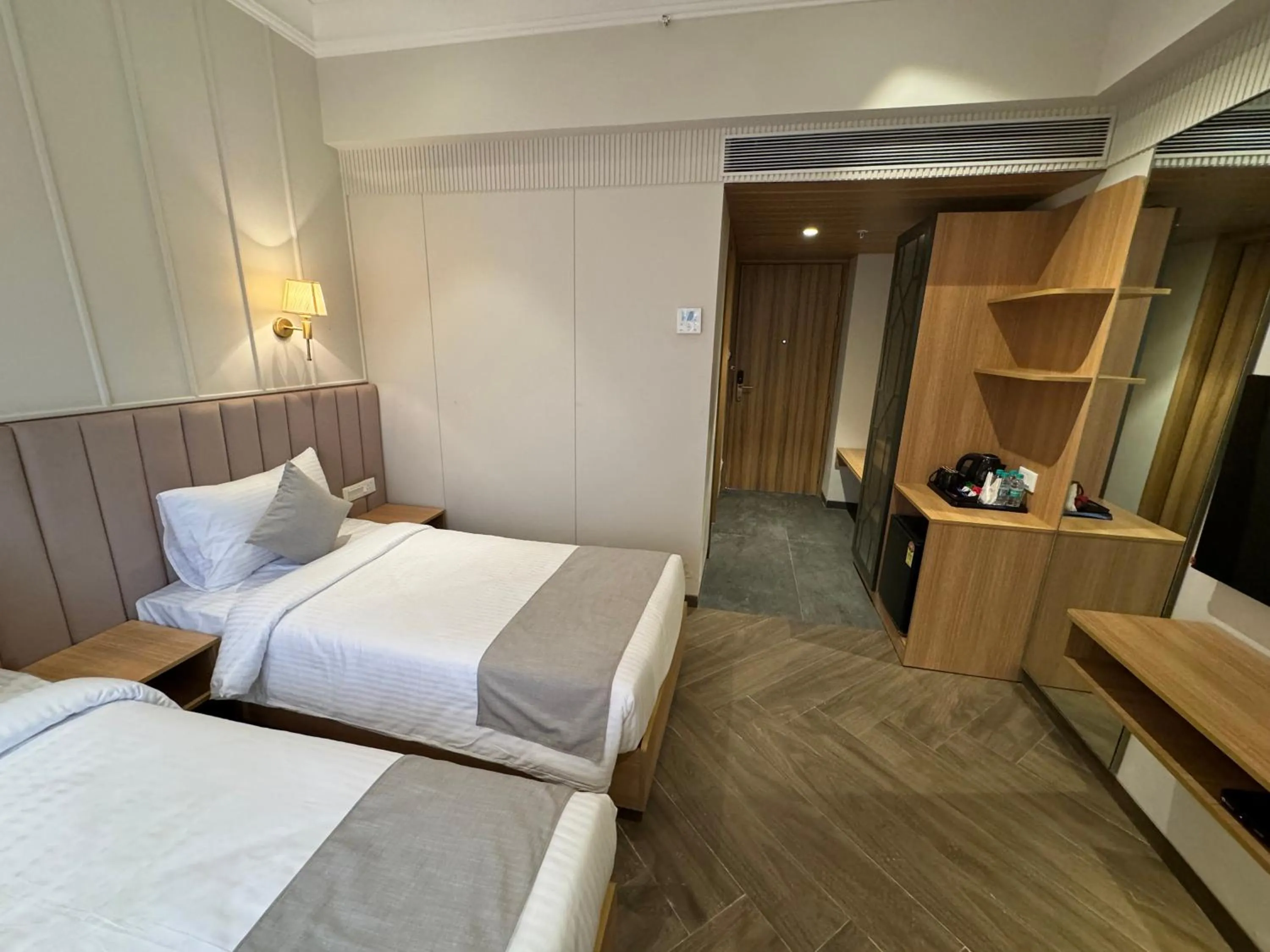 Photo of the whole room, Bed in Hotel Mumbai House Mindspace Malad