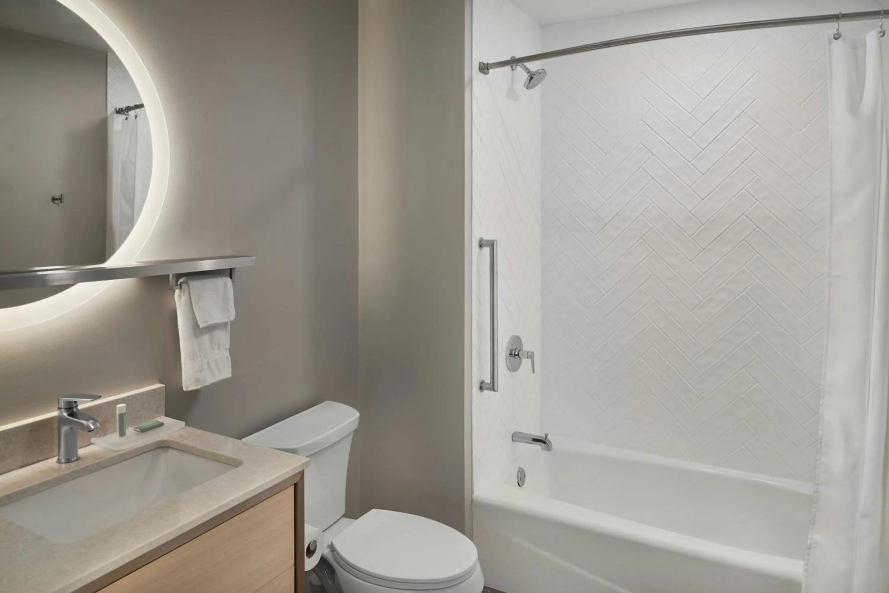 Bathroom in TownePlace Suites by Marriott Calhoun
