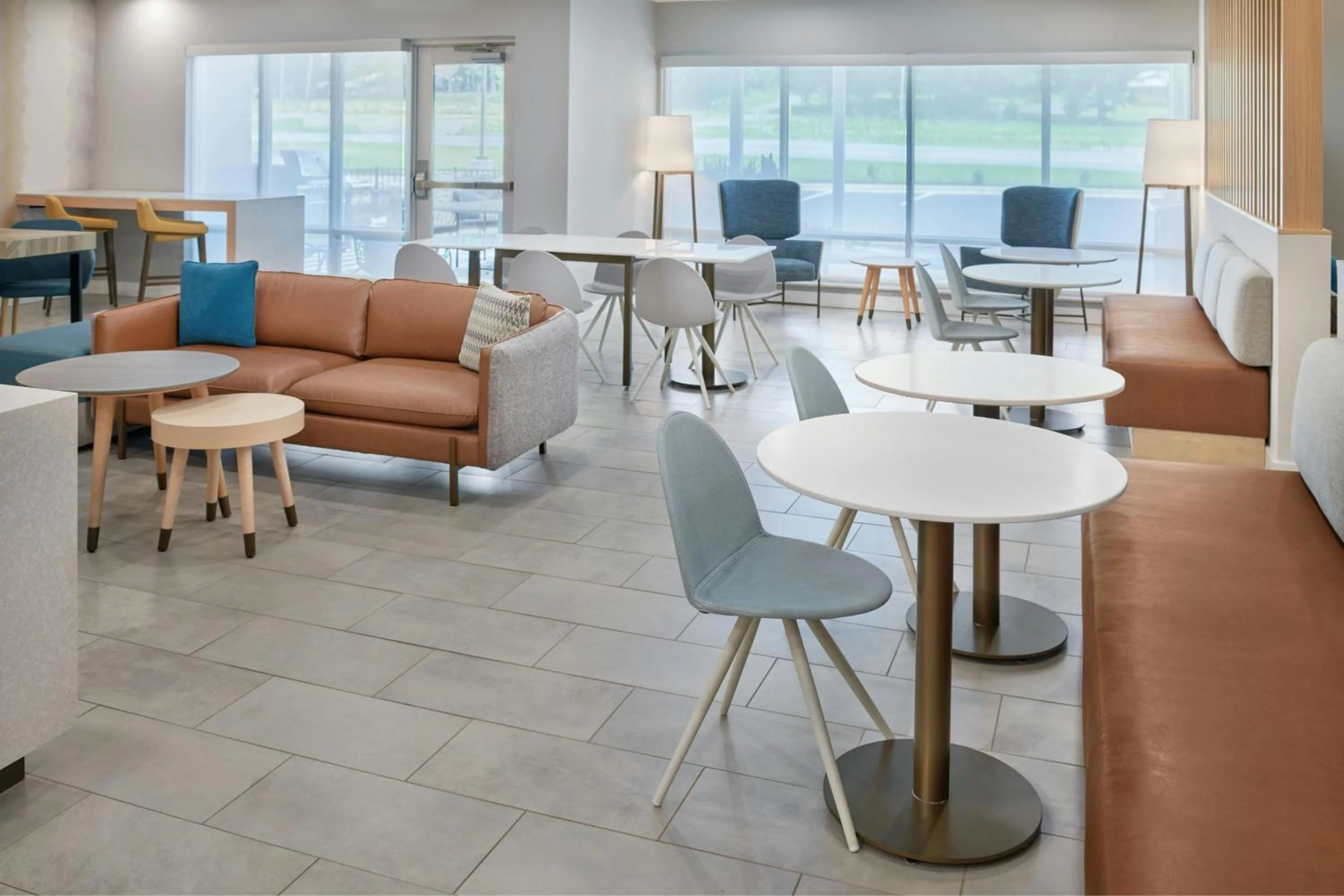 Breakfast in TownePlace Suites by Marriott Calhoun