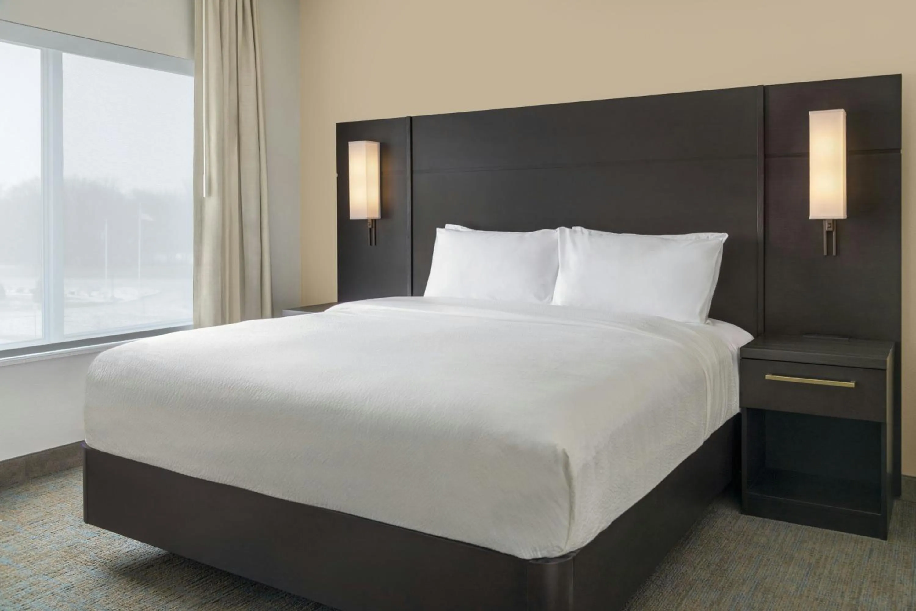 Bedroom, Bed in Residence Inn by Marriott Detroit Dearborn