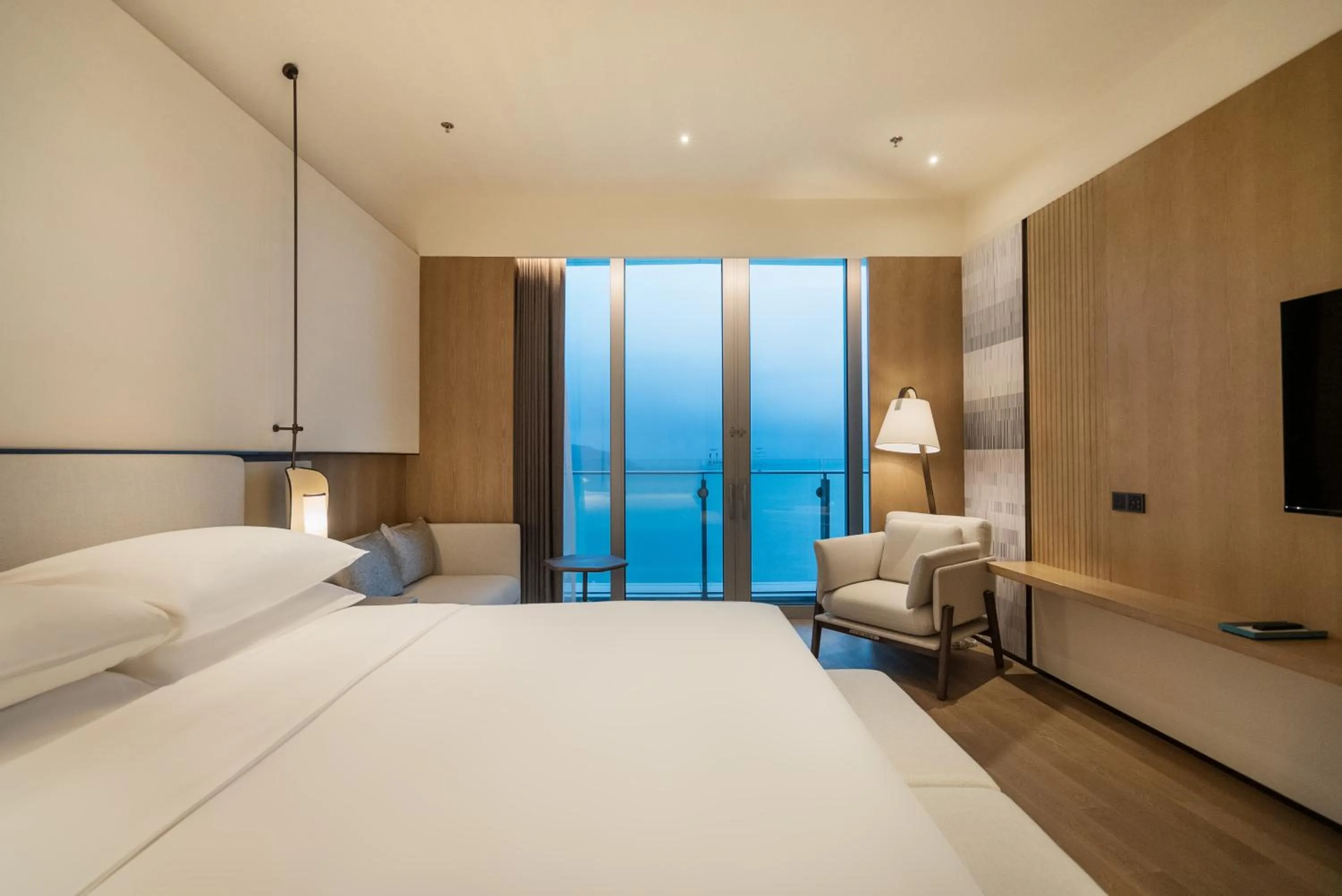 Bed in Zhuhai Dong'ao Island Marriott Resort and Spa