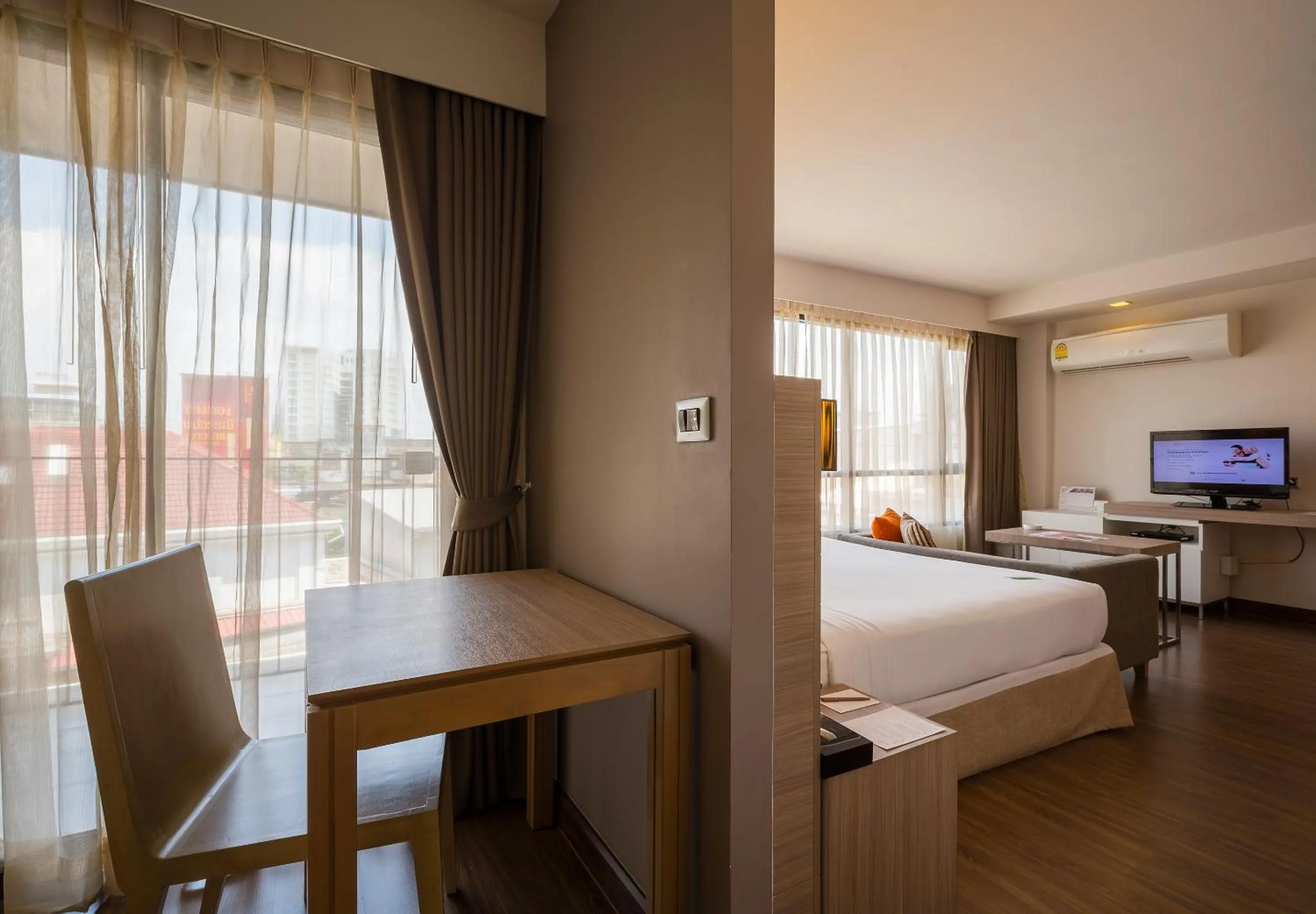 Dining area, Bed in Citadines Grand Central Sri Racha