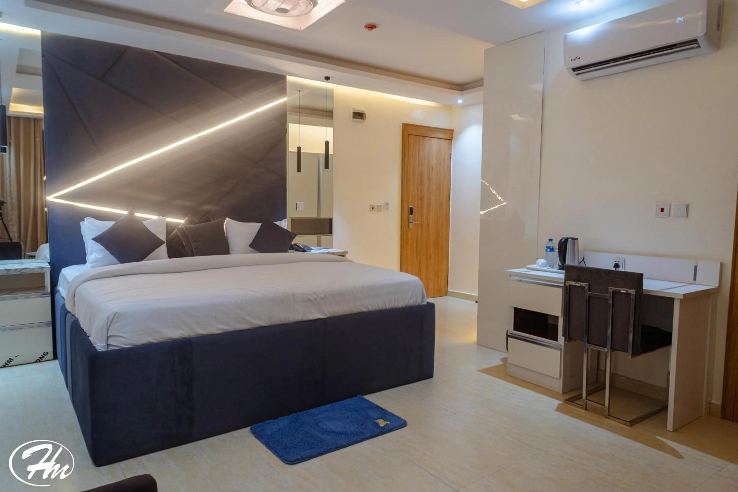 Hadmof Hotel and Suites