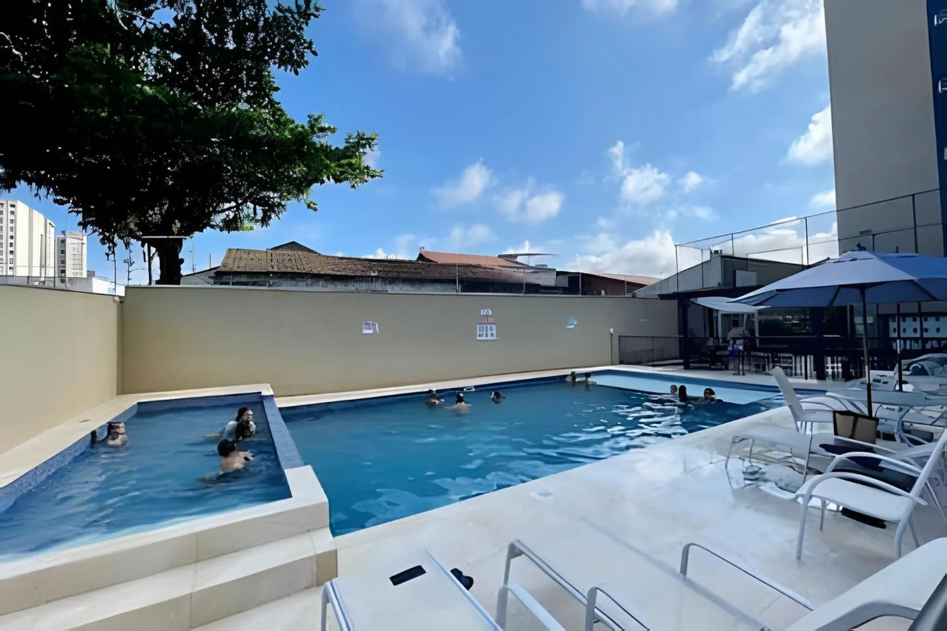 Swimming pool in 4°andar, 15km B. Carrero,200m mar