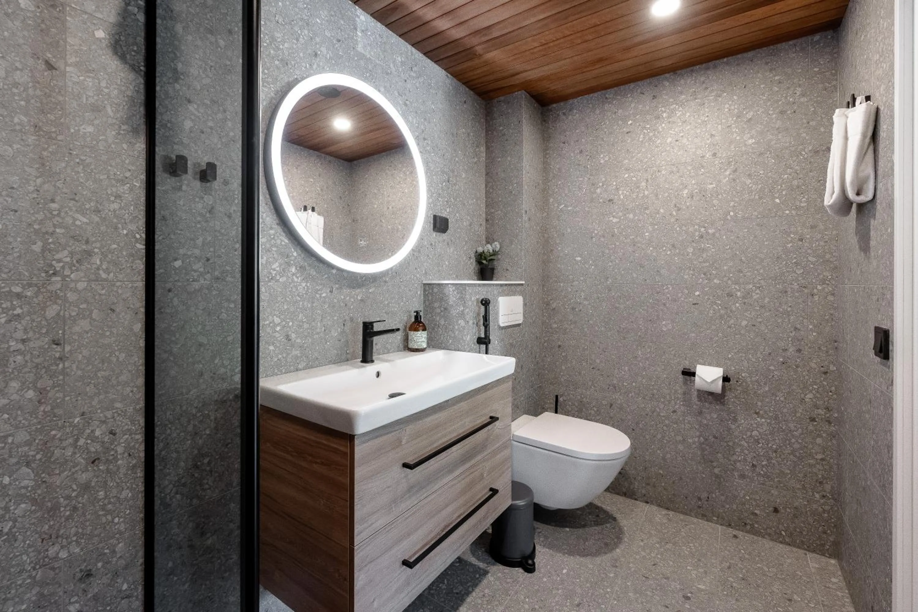 Frans & Frans - Hotel and Apartments by UHANDA