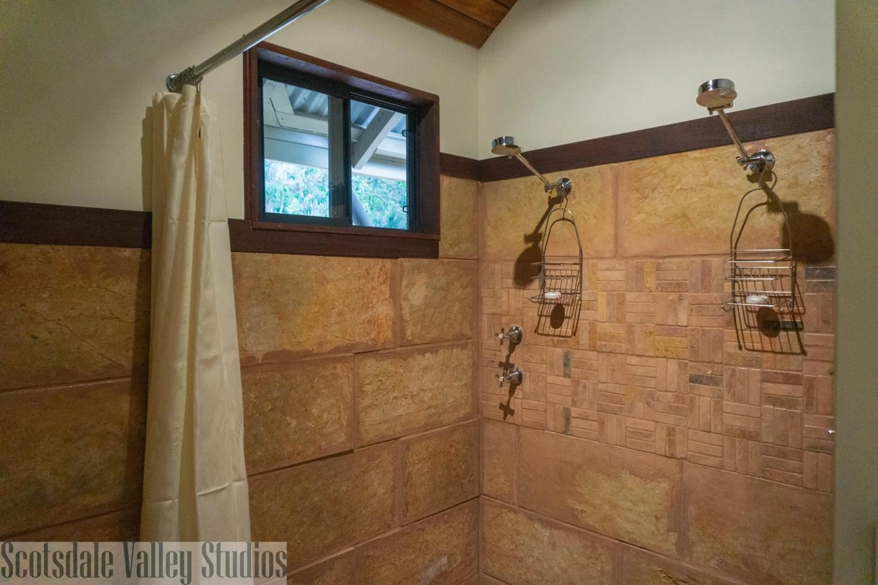 Bathroom in Scotsdale Valley Studios
