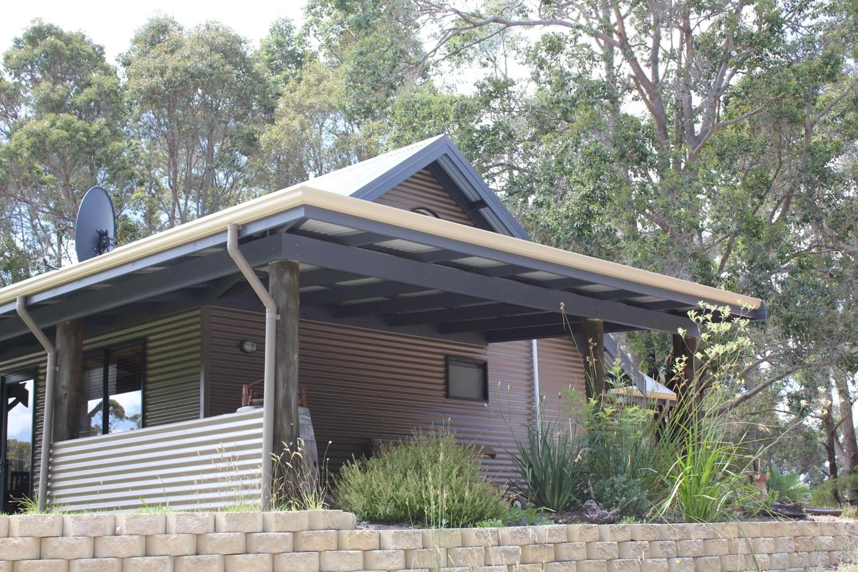 Facade/entrance in Scotsdale Valley Studios