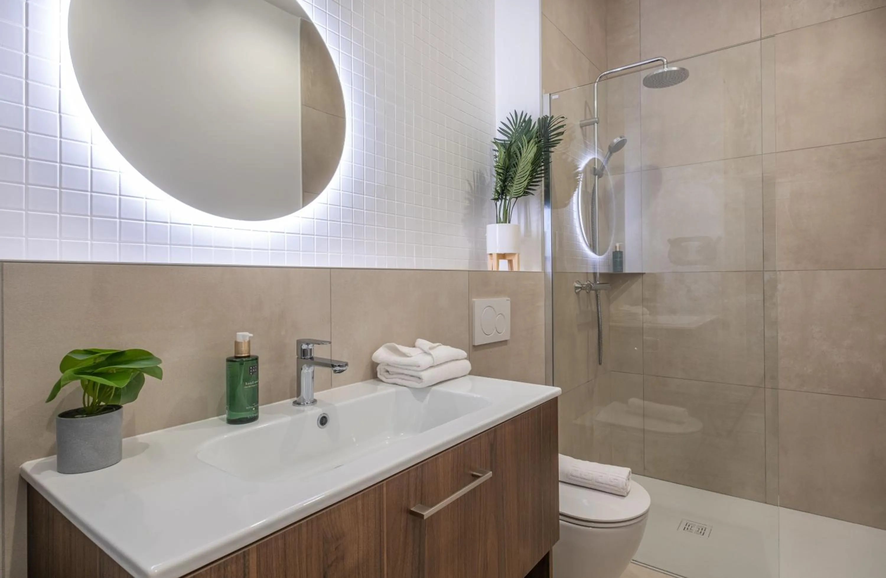Bathroom in L'Horloge - Appart'Hotel proche de Disneyland