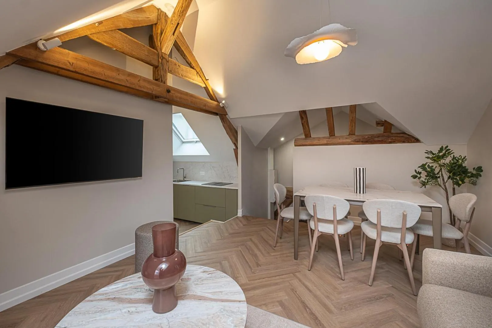 TV and multimedia in L'Horloge - Appart'Hotel proche de Disneyland