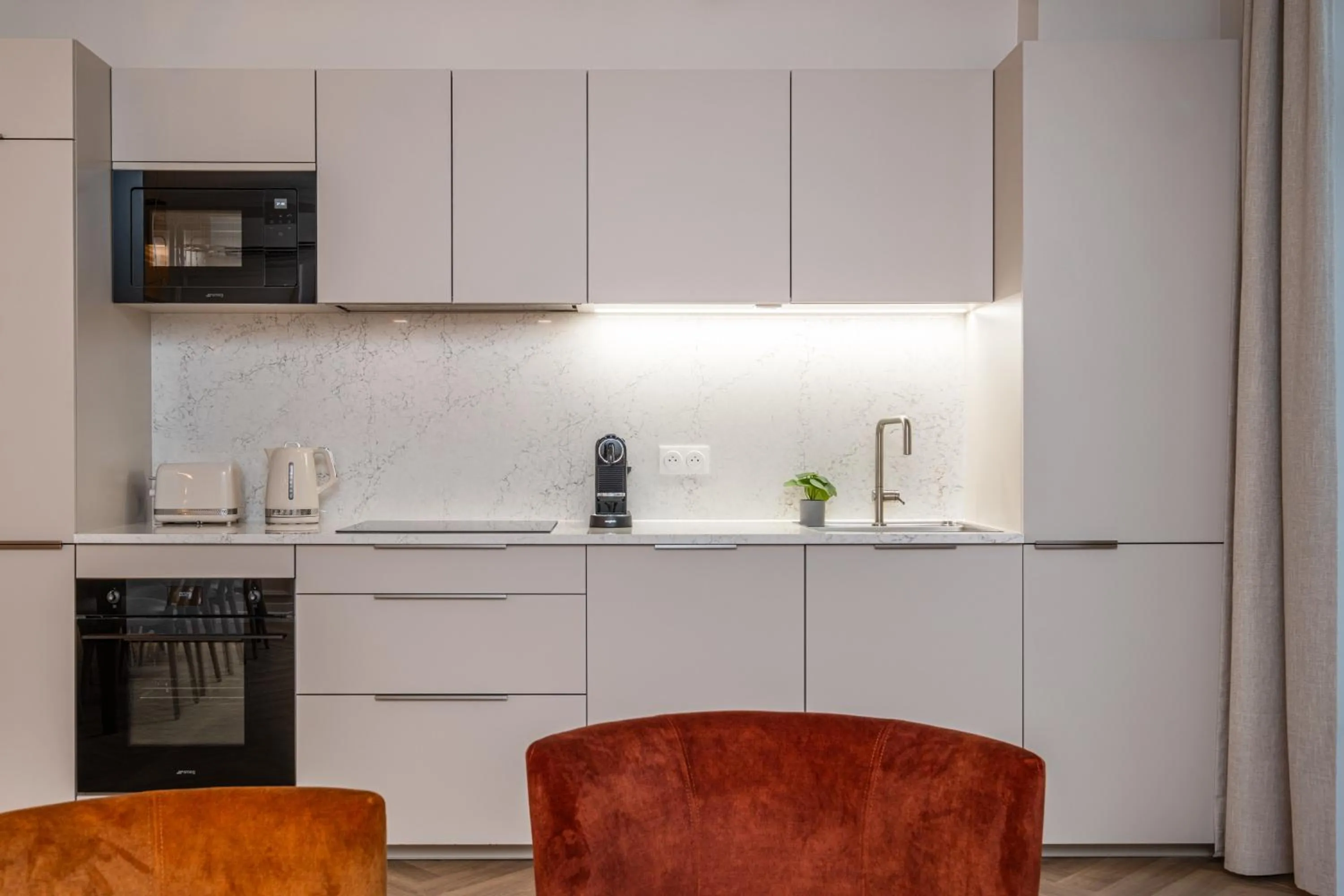 Kitchen or kitchenette in L'Horloge - Appart'Hotel proche de Disneyland