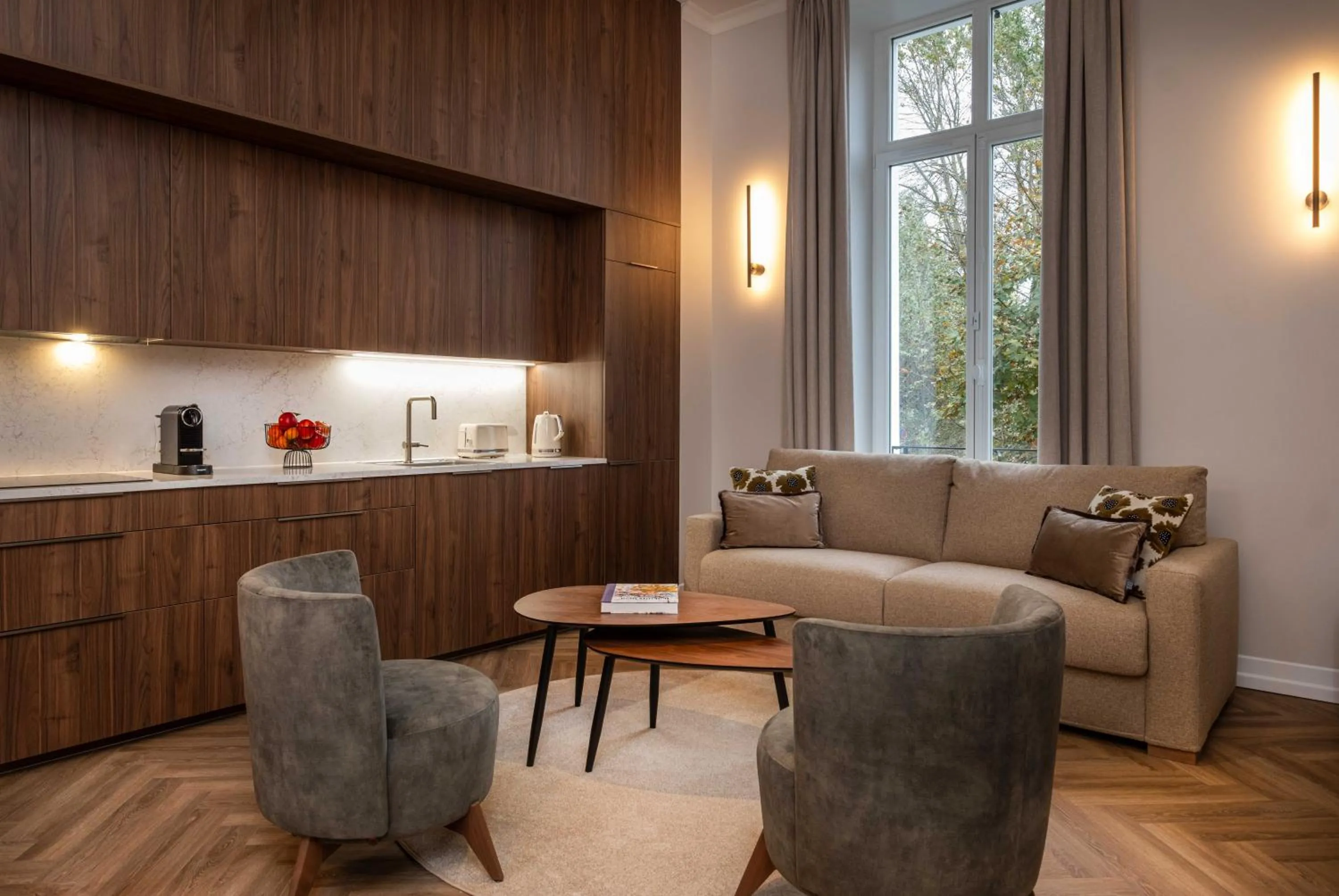 Kitchen or kitchenette in L'Horloge - Appart'Hotel proche de Disneyland