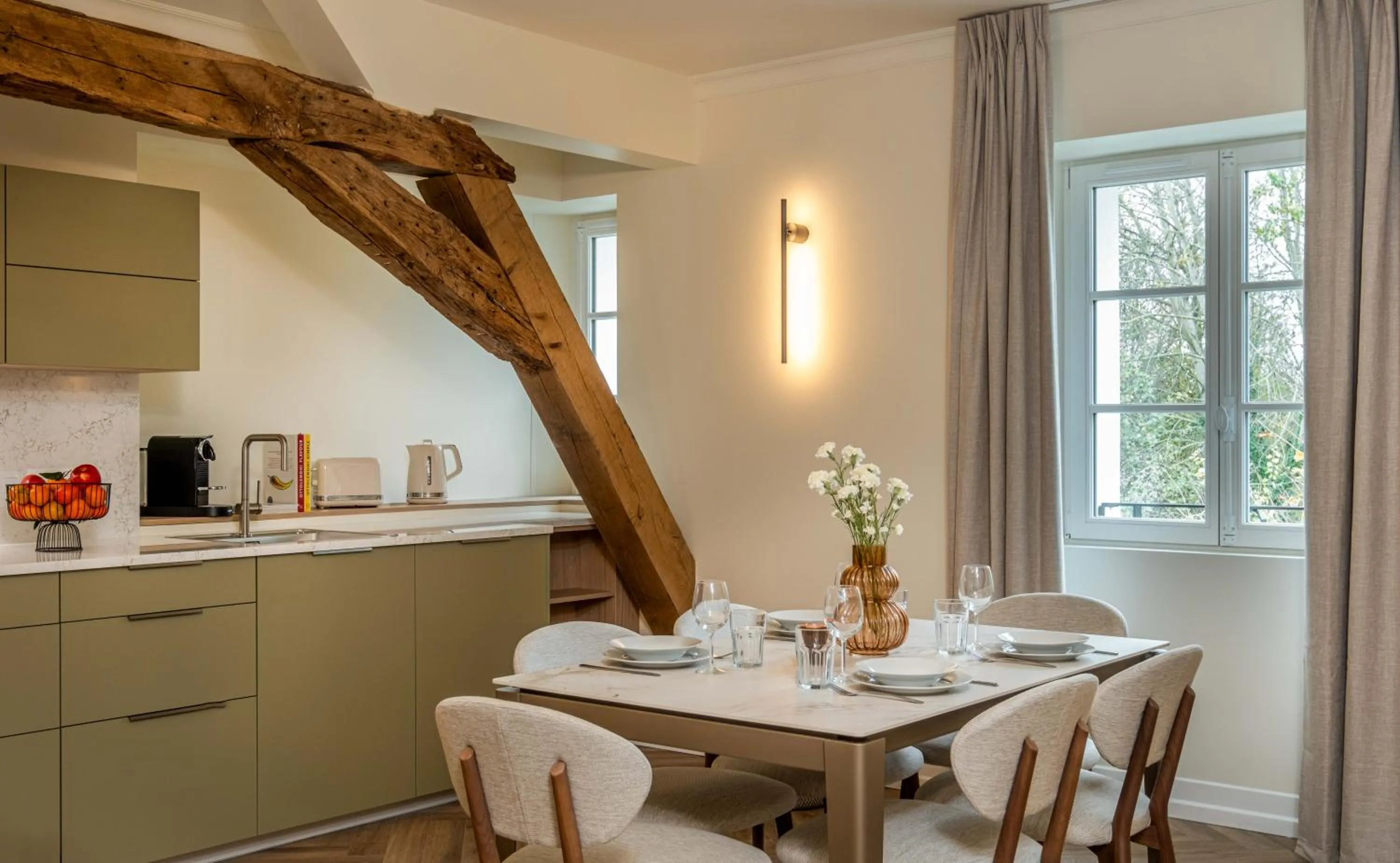 Kitchen or kitchenette in L'Horloge - Appart'Hotel proche de Disneyland