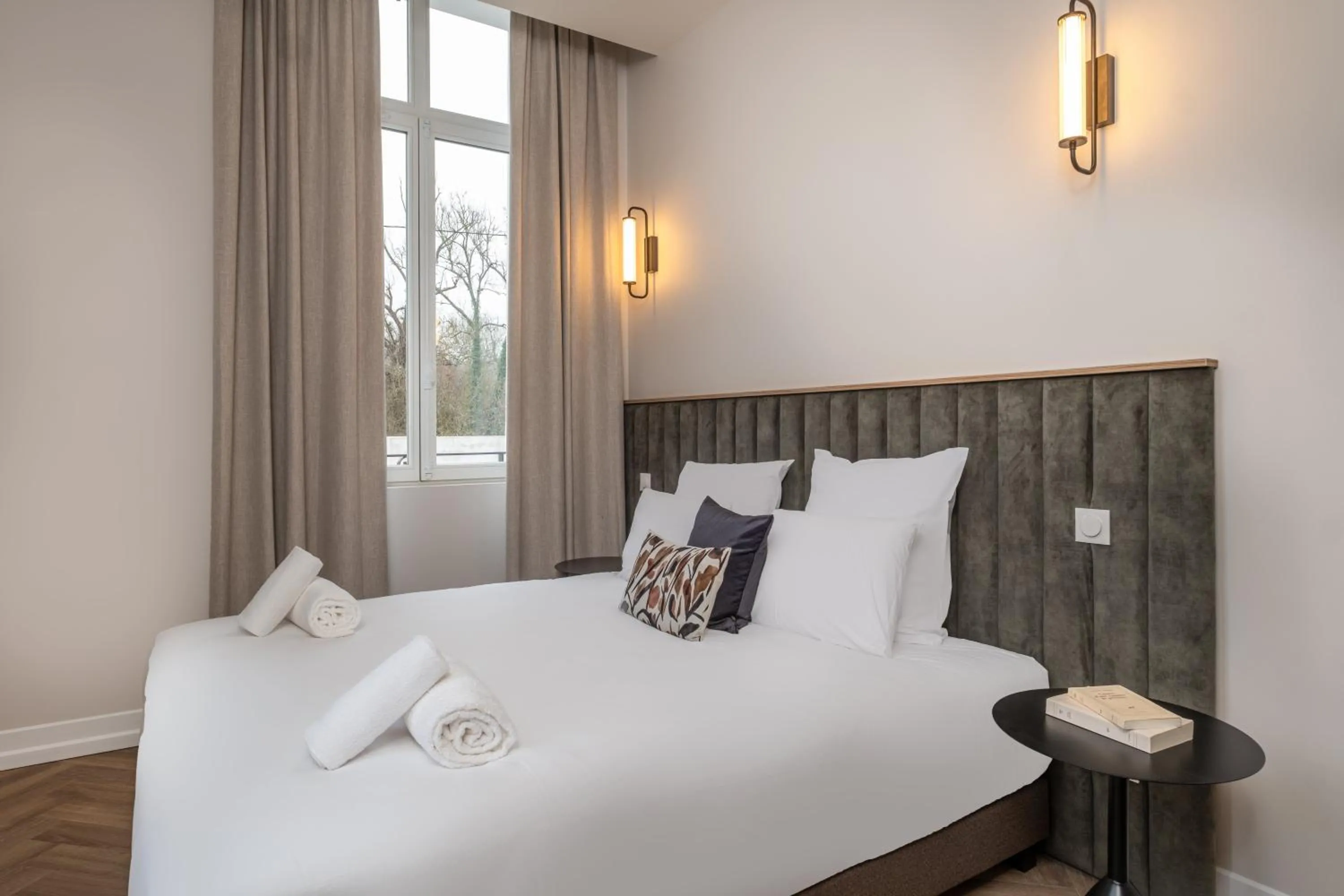 Bedroom, Bed in L'Horloge - Appart'Hotel proche de Disneyland