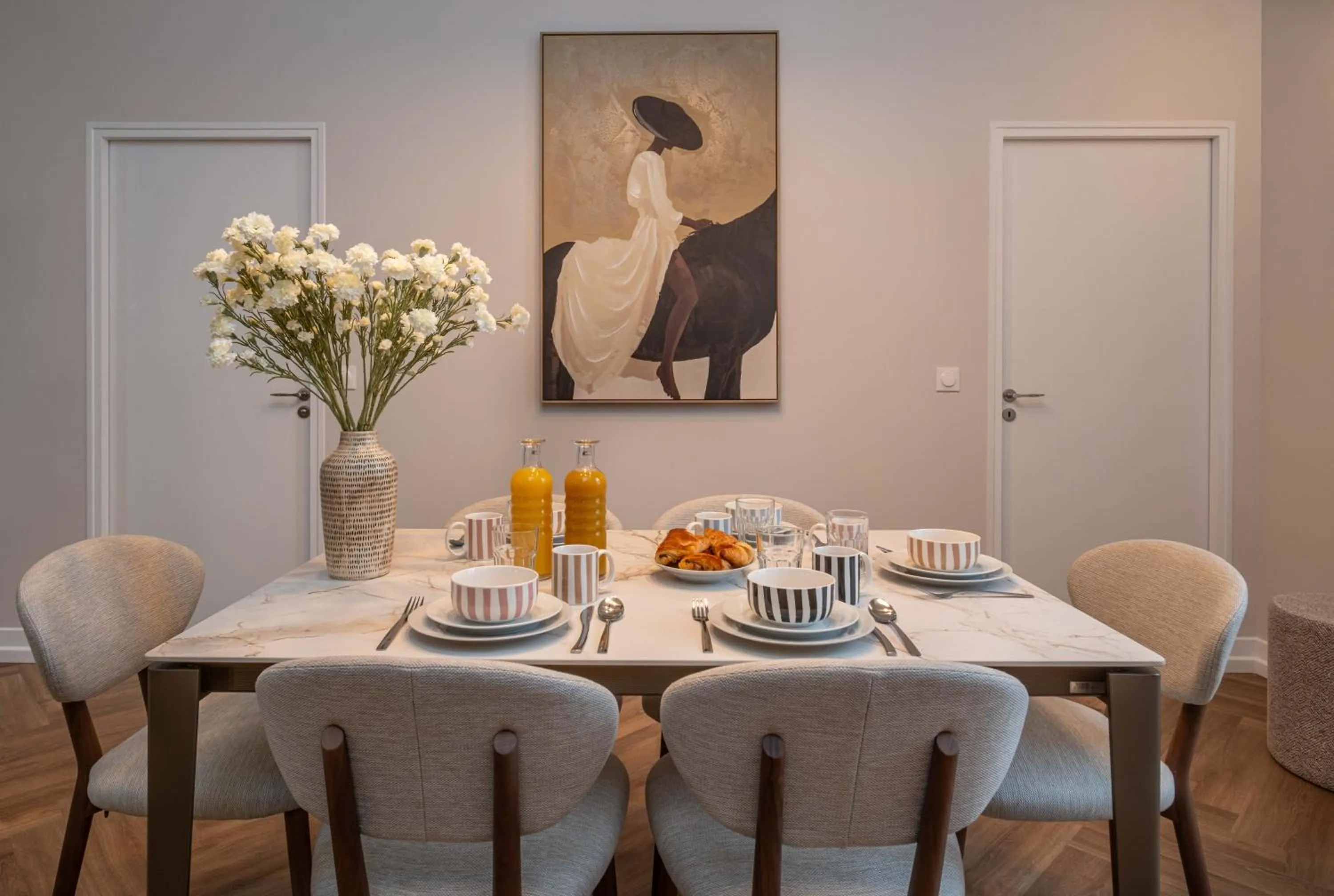 Dining area in L'Horloge - Appart'Hotel proche de Disneyland
