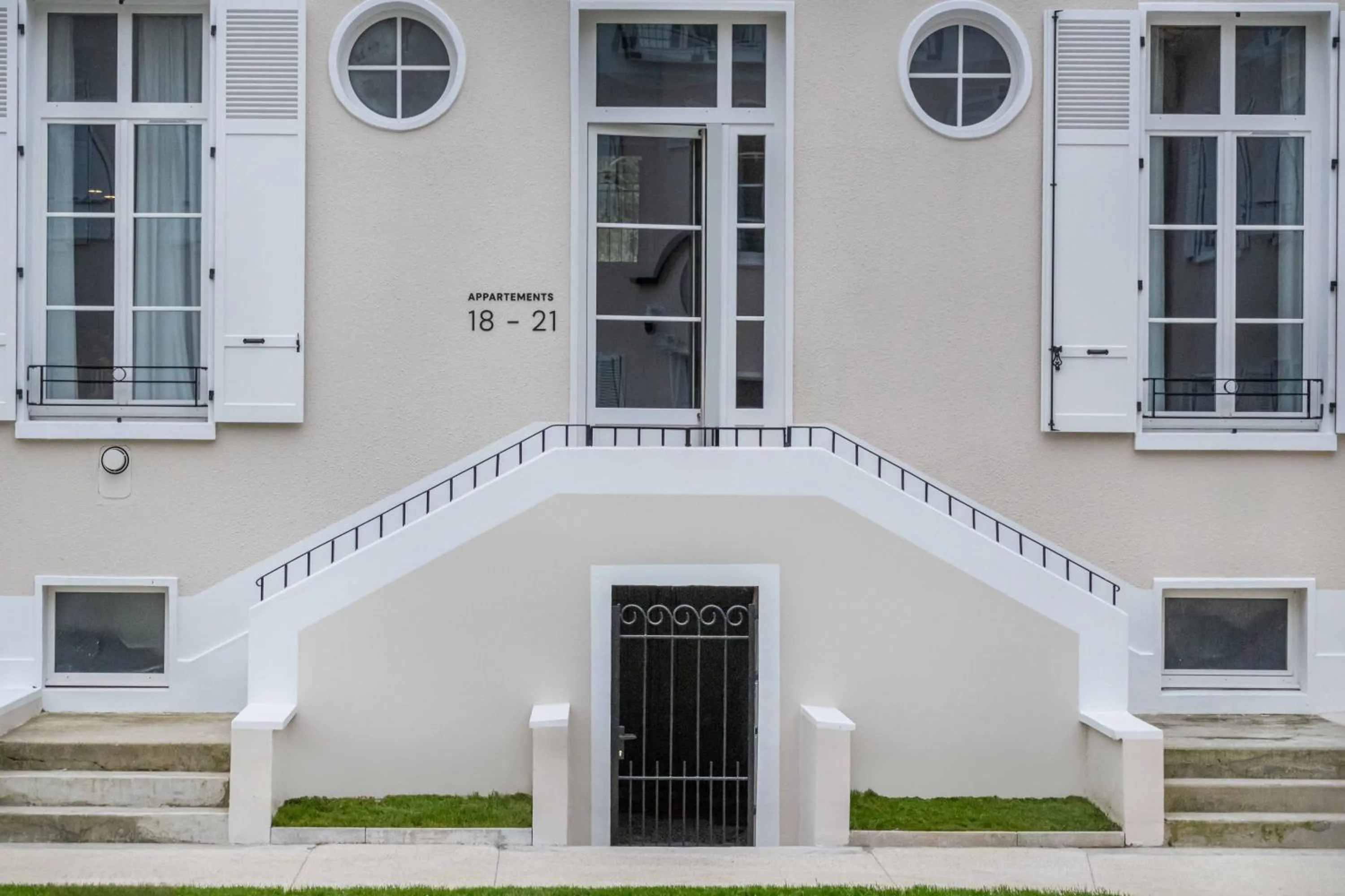 Property building in L'Horloge - Appart'Hotel proche de Disneyland