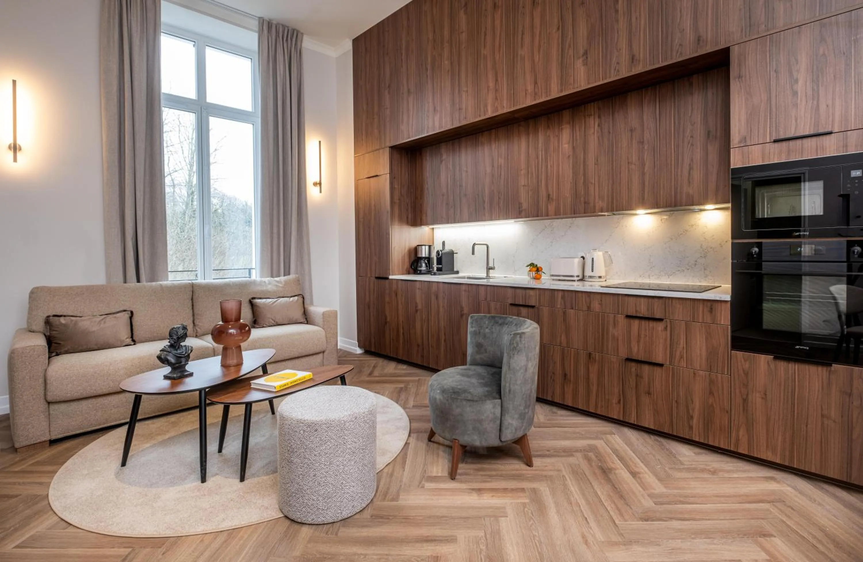 Kitchen or kitchenette in L'Horloge - Appart'Hotel proche de Disneyland