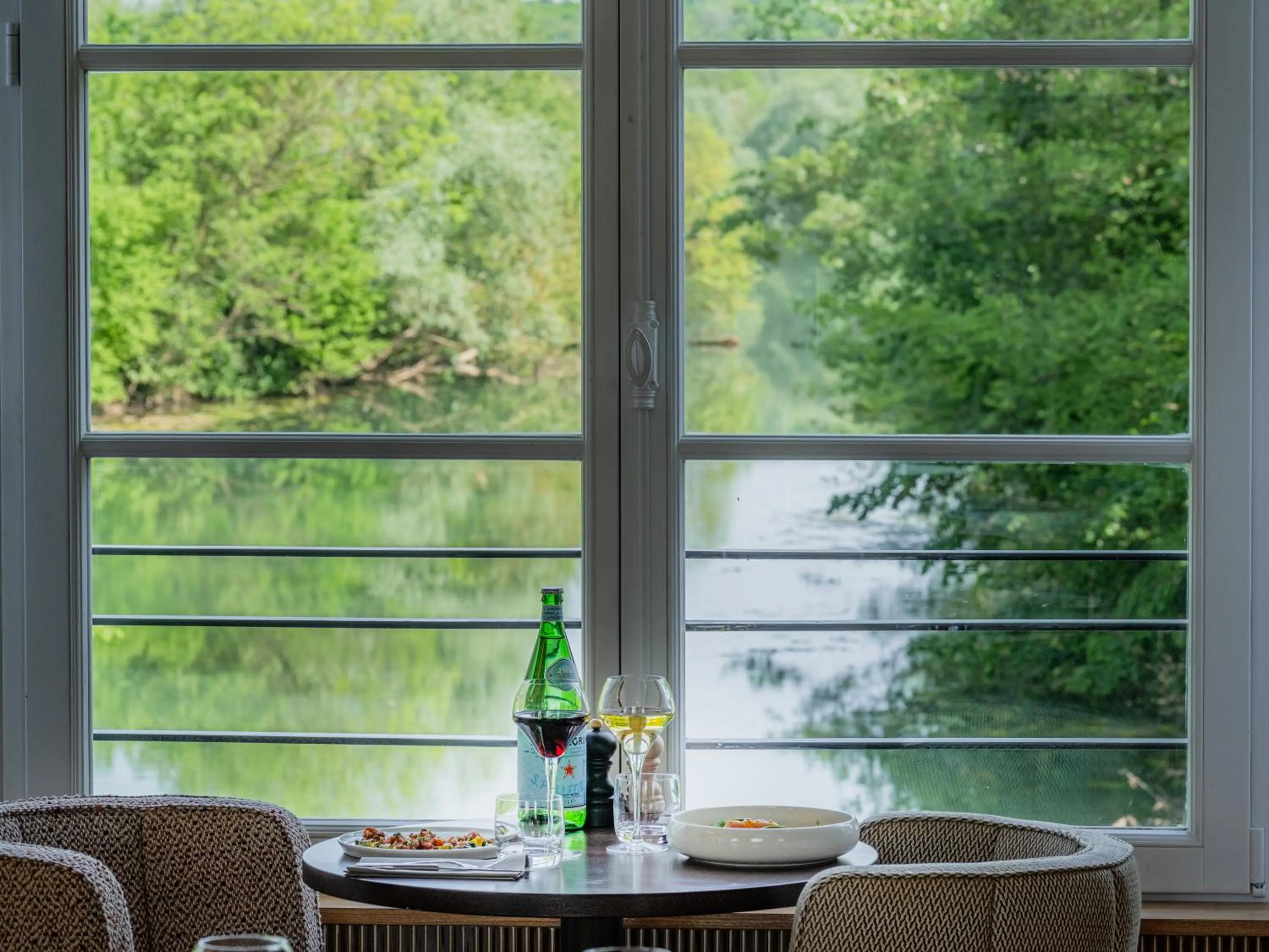 Restaurant/places to eat in L'Horloge - Appart'Hotel proche de Disneyland