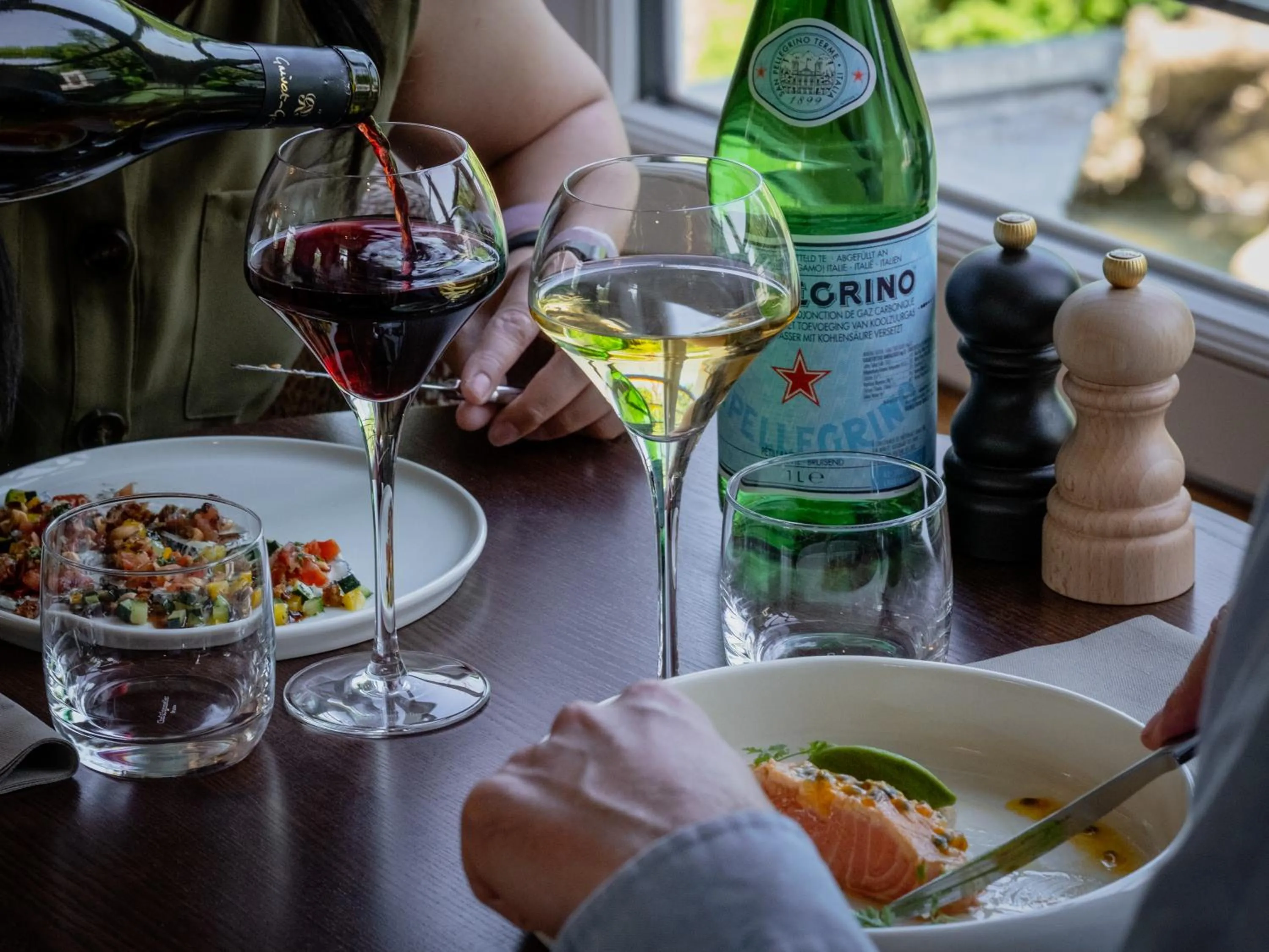 Restaurant/places to eat in L'Horloge - Appart'Hotel proche de Disneyland