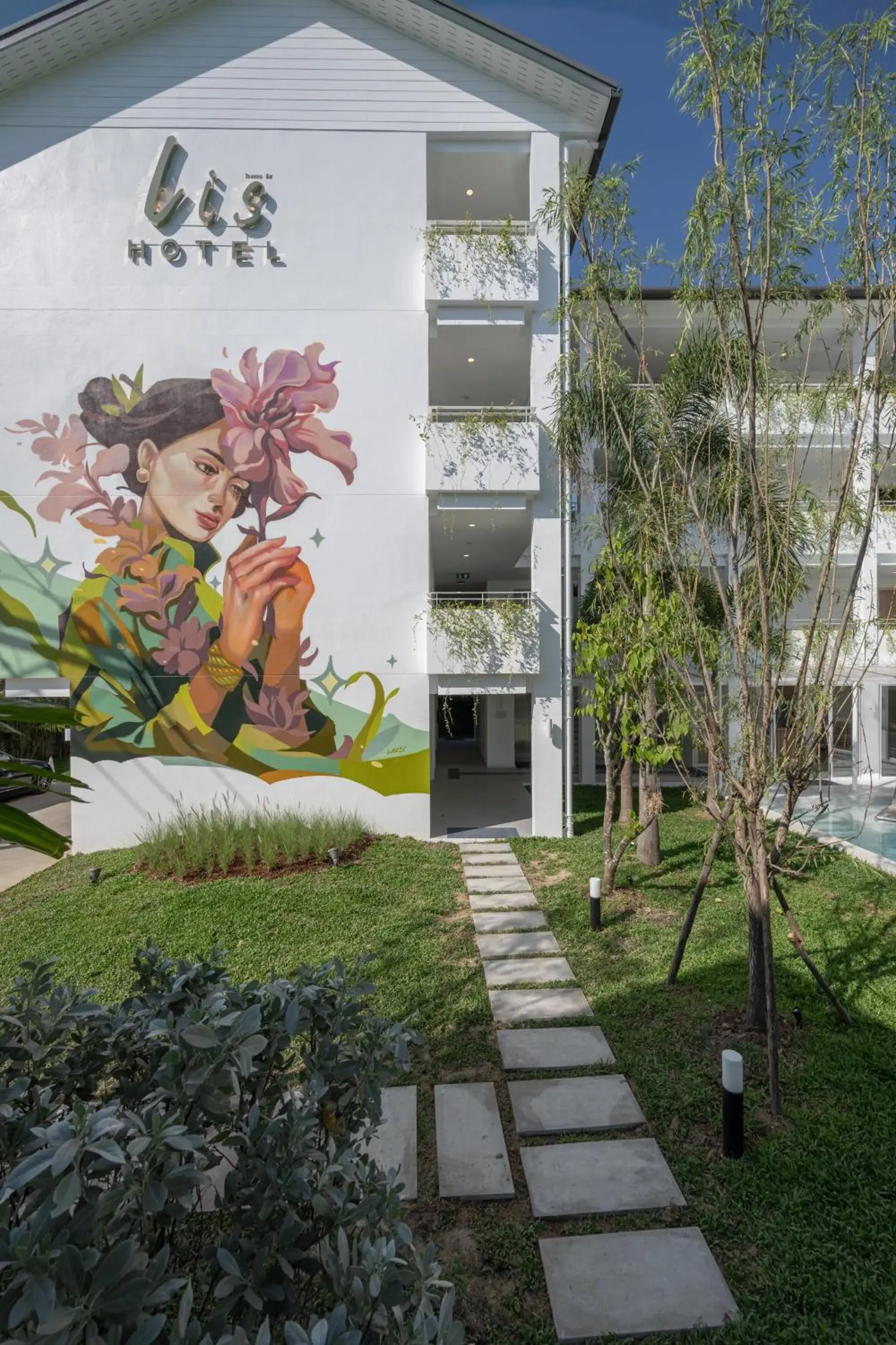 Property building in Lis Hotel Chiangmai Property building in Lis Hotel Chiangmai