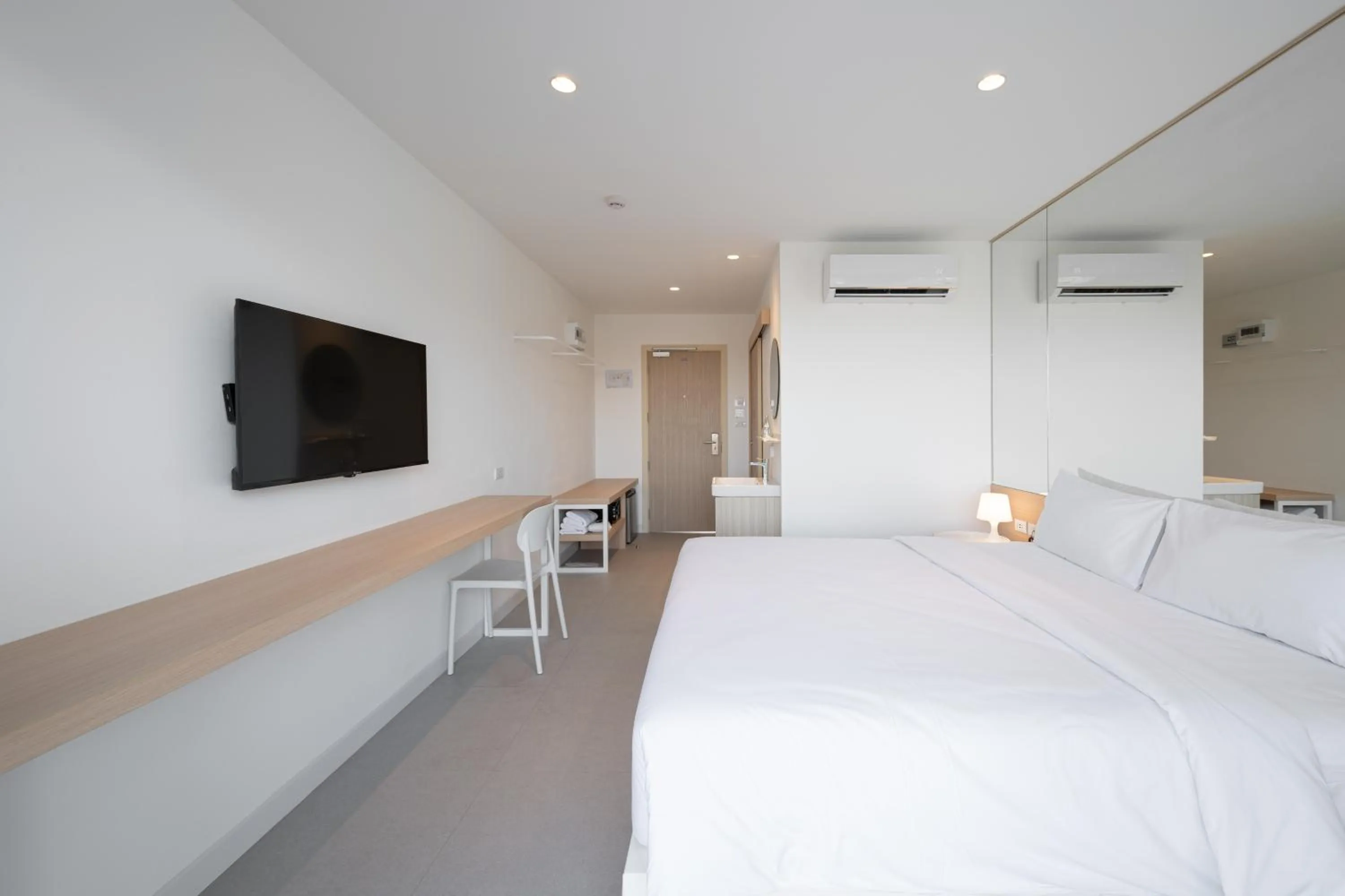 Bedroom, Bed in Lis Hotel Chiangmai