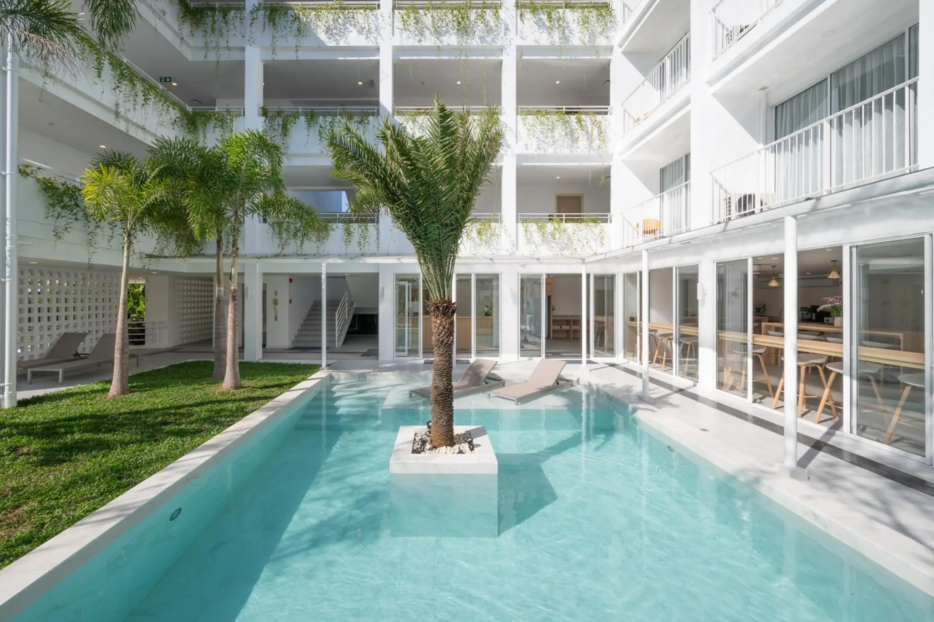 Swimming pool in Lis Hotel Chiangmai Swimming pool in Lis Hotel Chiangmai
