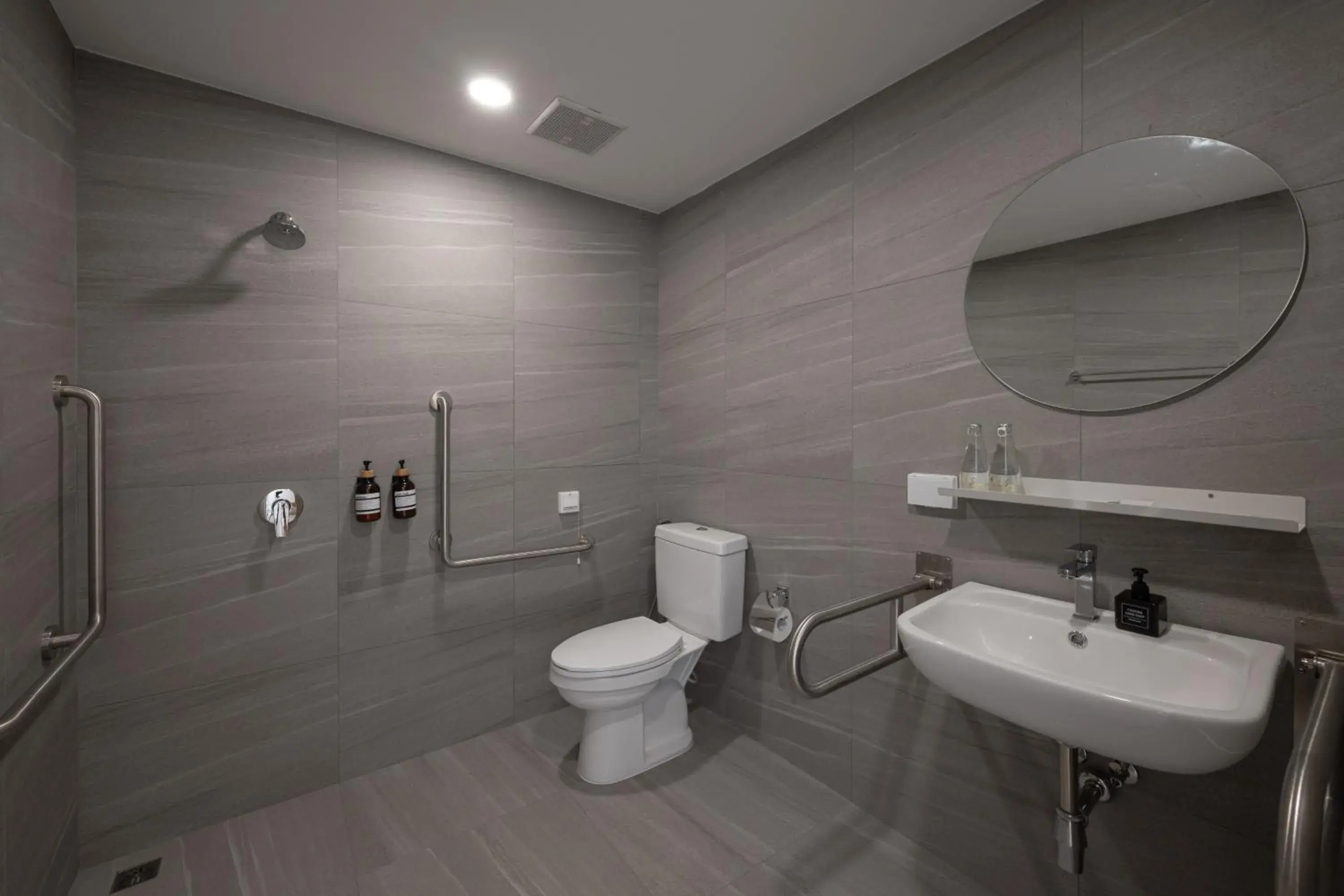 Bathroom in Lis Hotel Chiangmai Bathroom in Lis Hotel Chiangmai