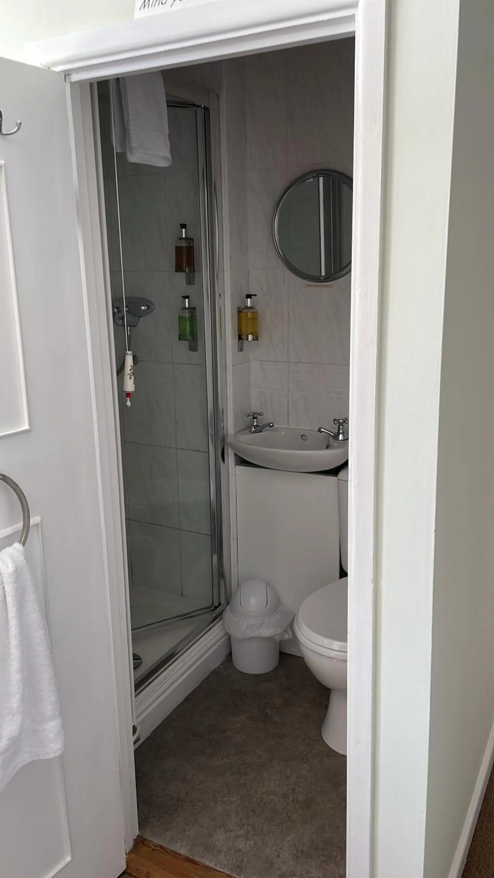 Bathroom in Fourwinds B&B