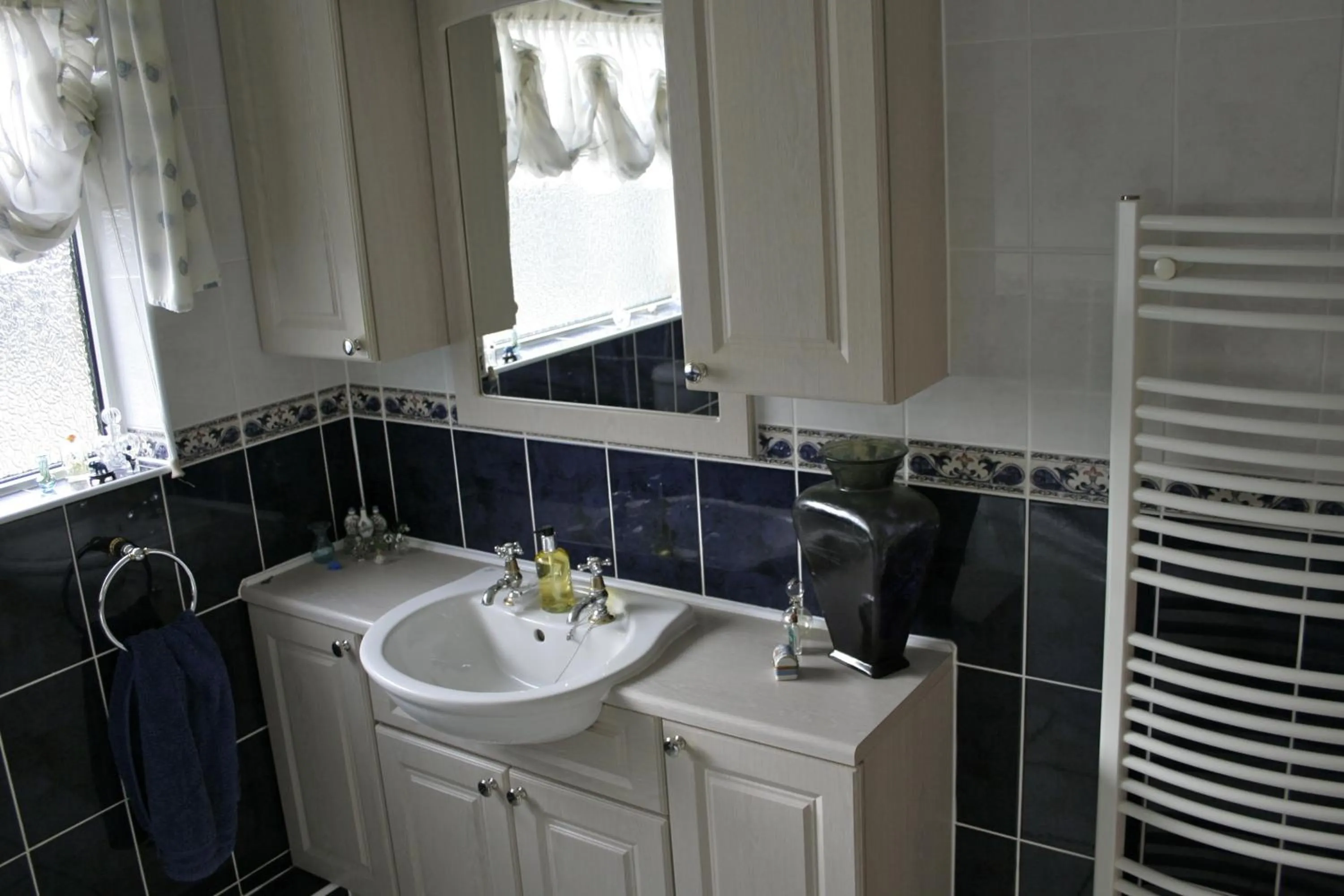 Bathroom in Fourwinds B&B