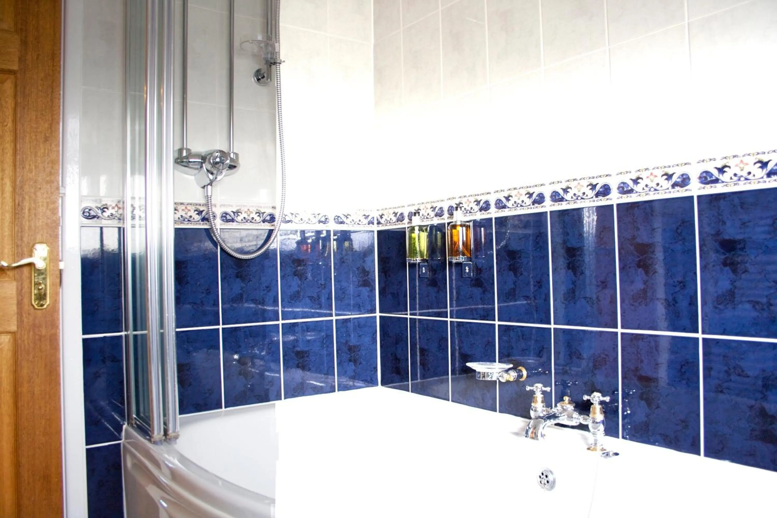 Bathroom in Fourwinds B&B