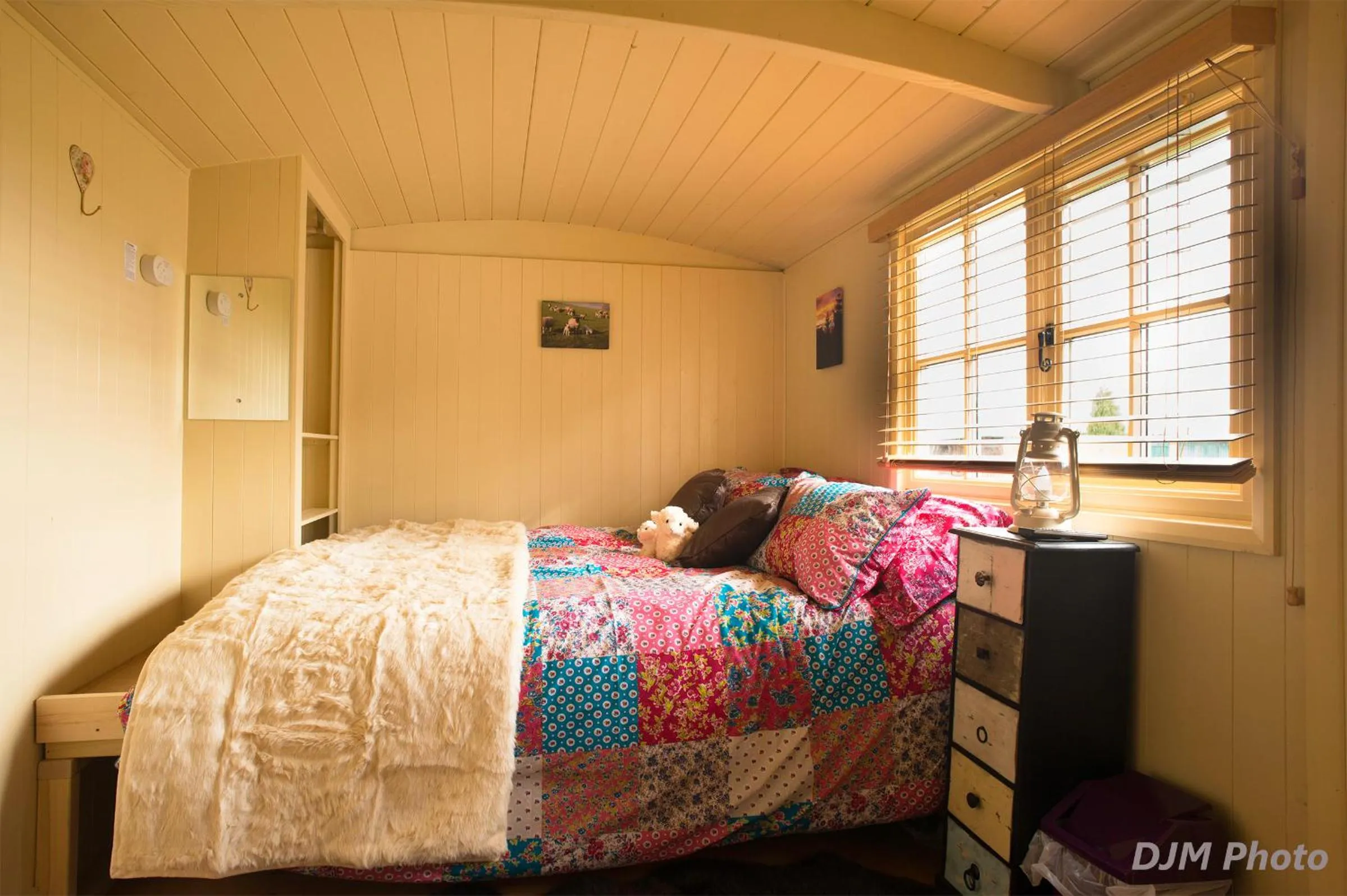 Bed in Fourwinds B&B