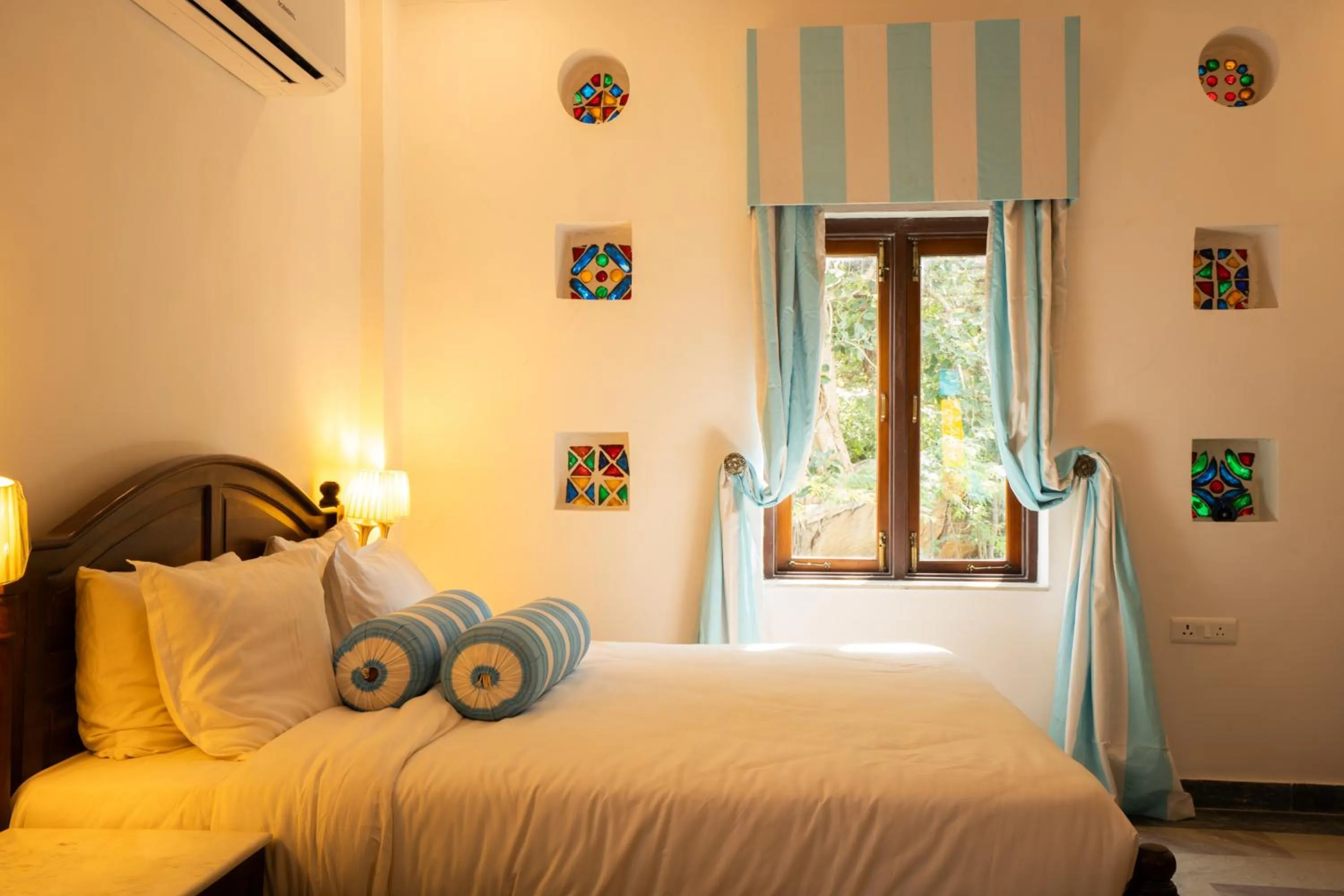 Bed in Medieval Forts, Kalwar, Jaipur