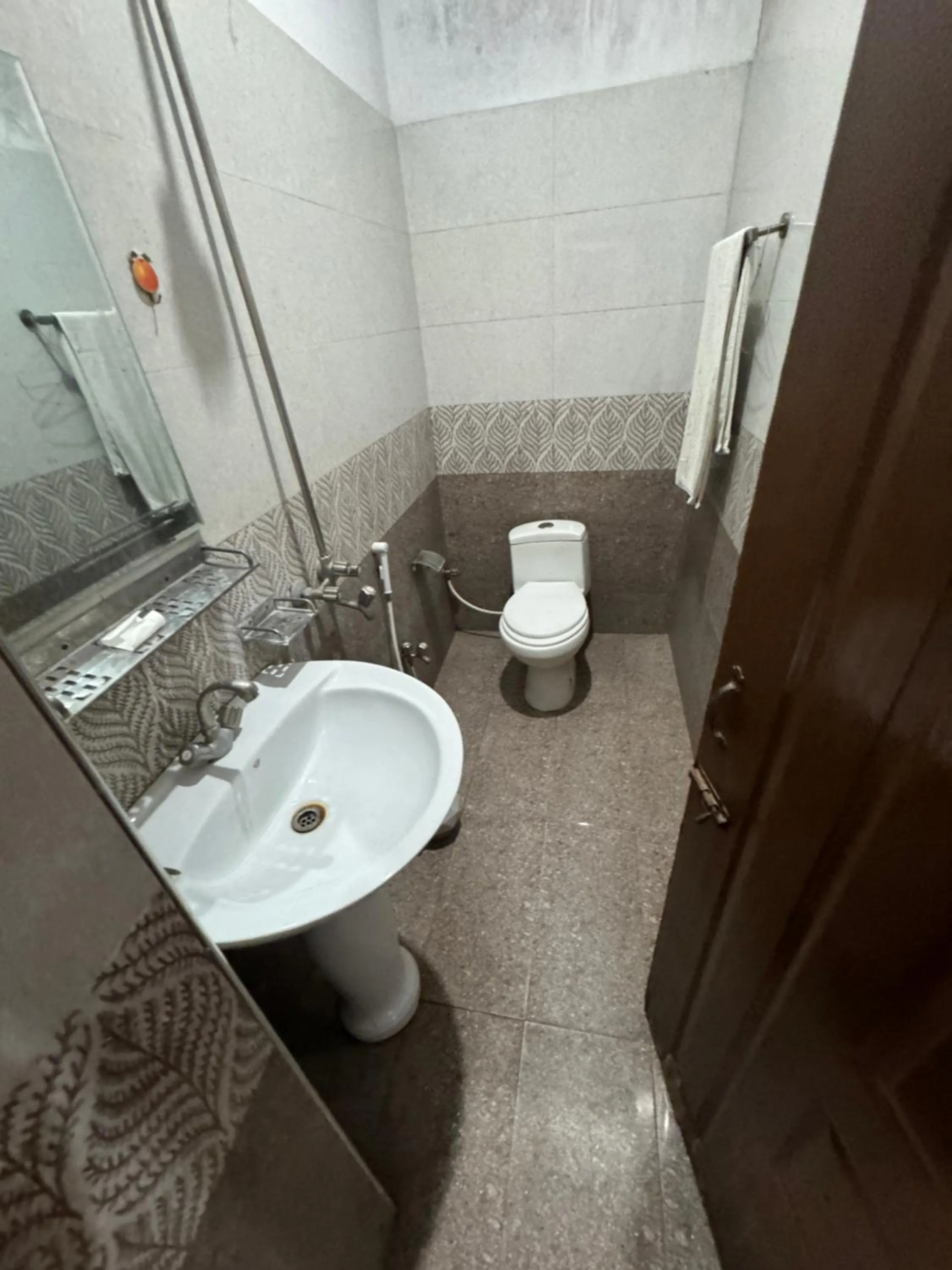Toilet in Millat Guest House G9